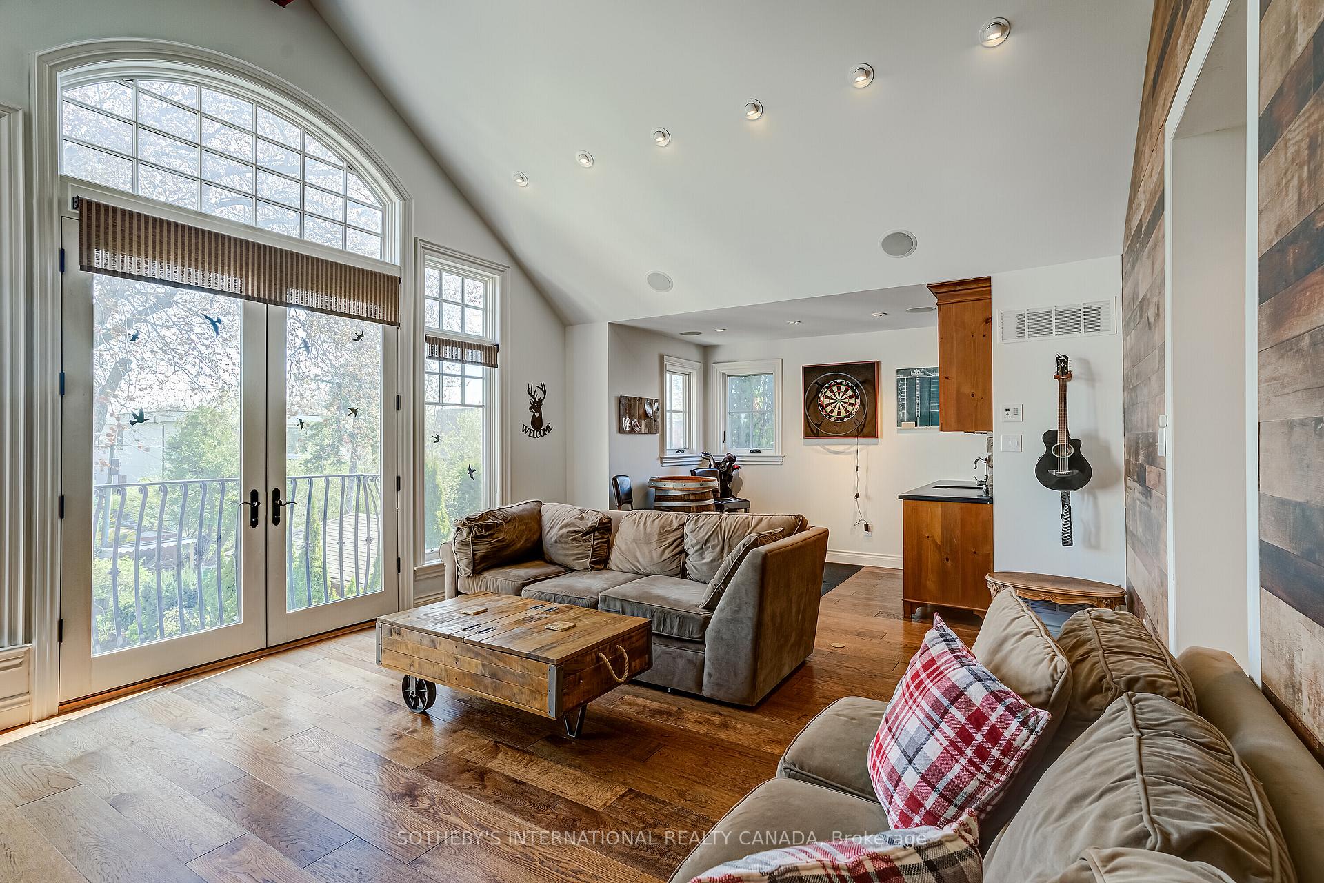 31 Maple Avenue N