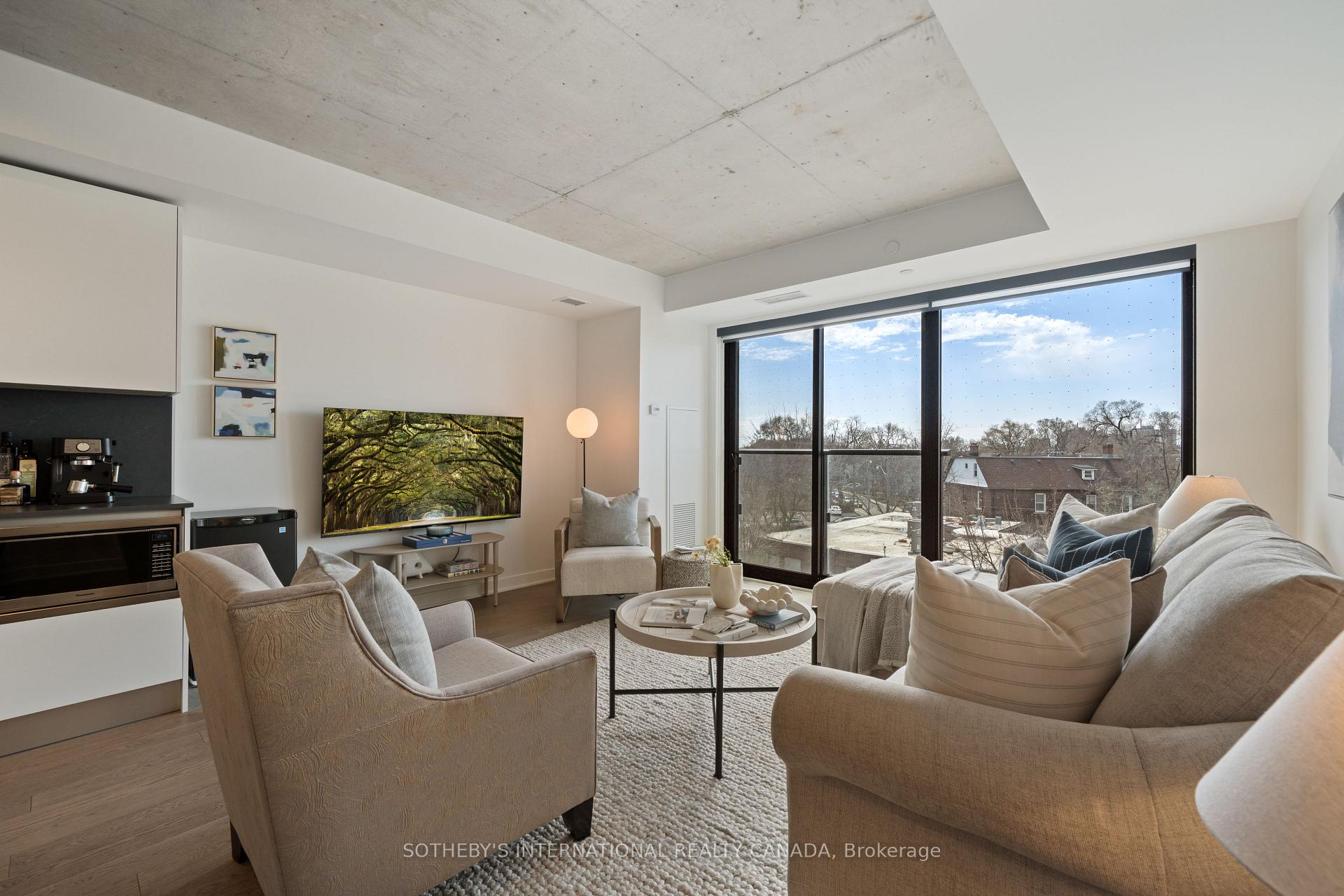 2720 Dundas Street 323