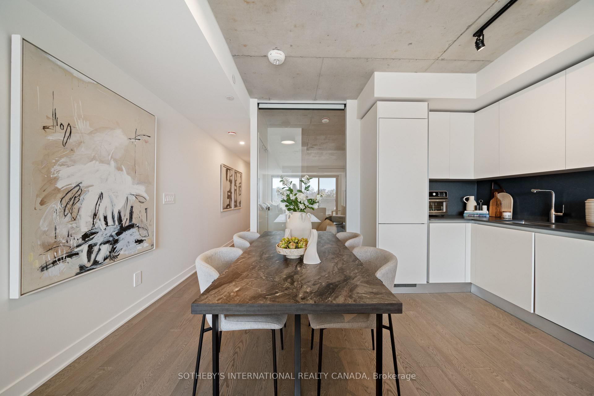2720 Dundas Street 323