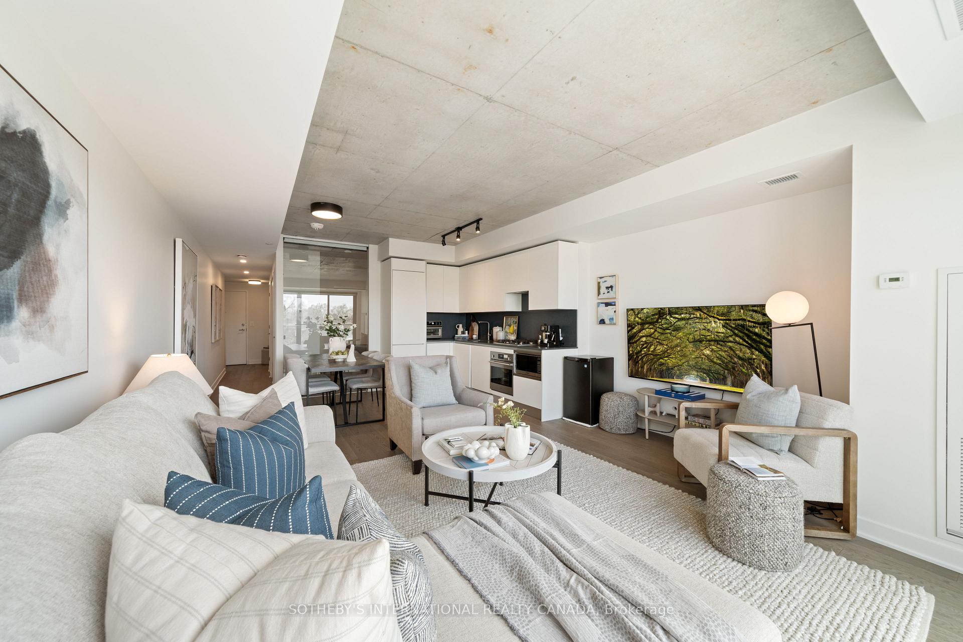 2720 Dundas Street 323