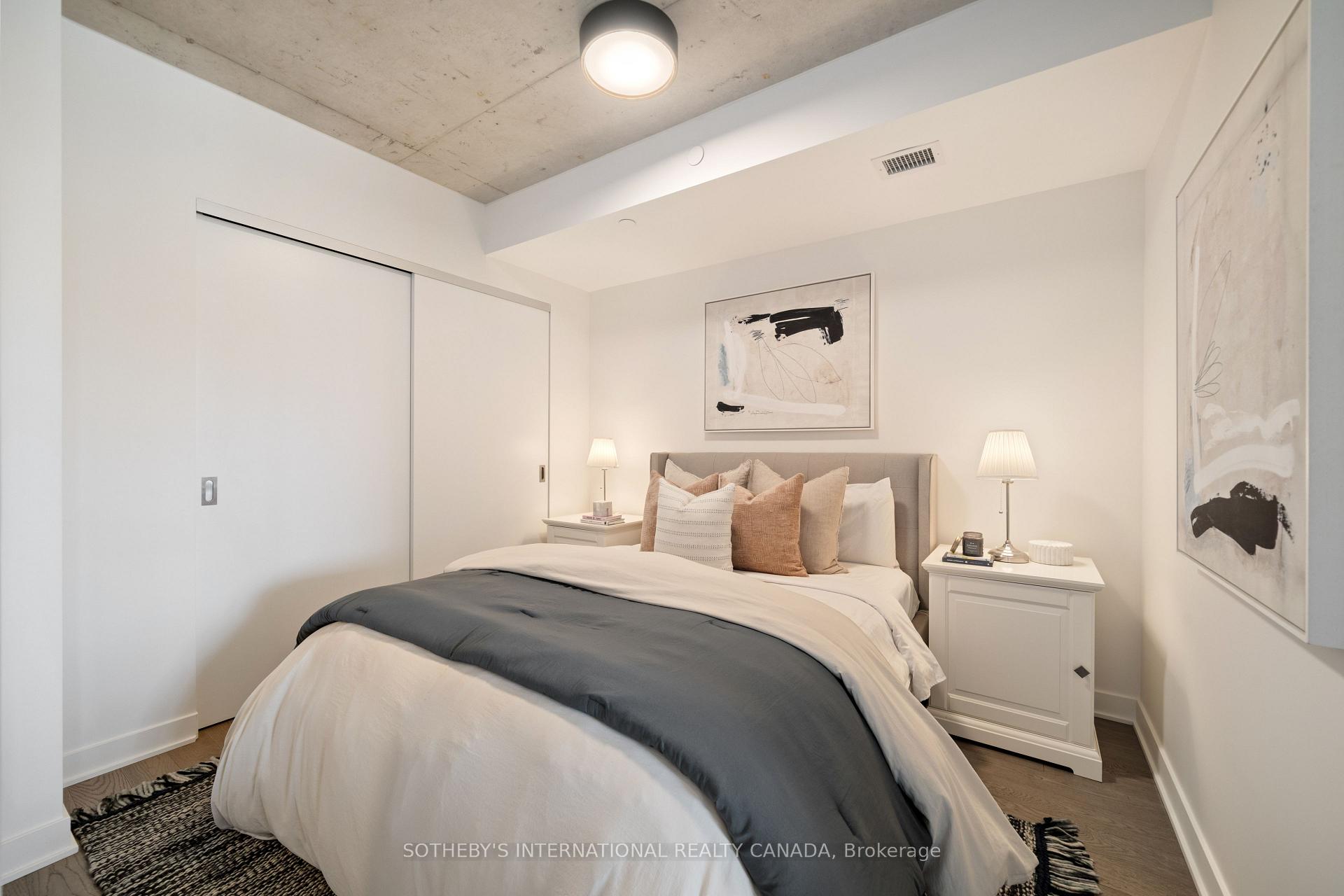 2720 Dundas Street 323