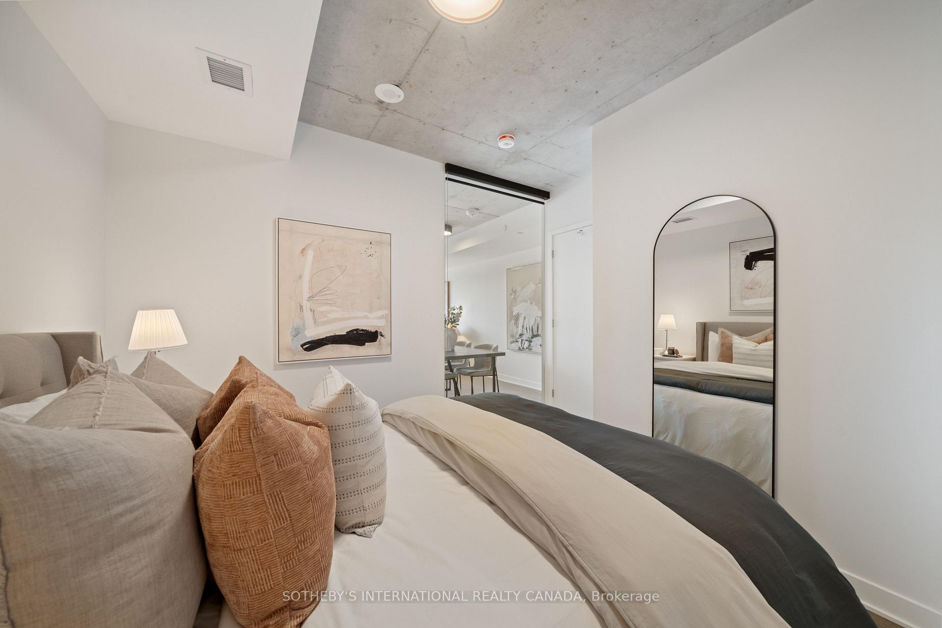 2720 Dundas Street 323