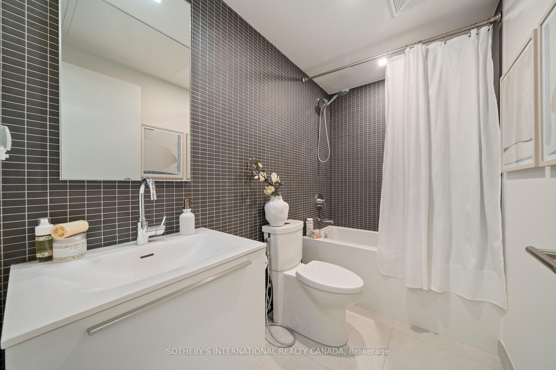 2720 Dundas Street 323