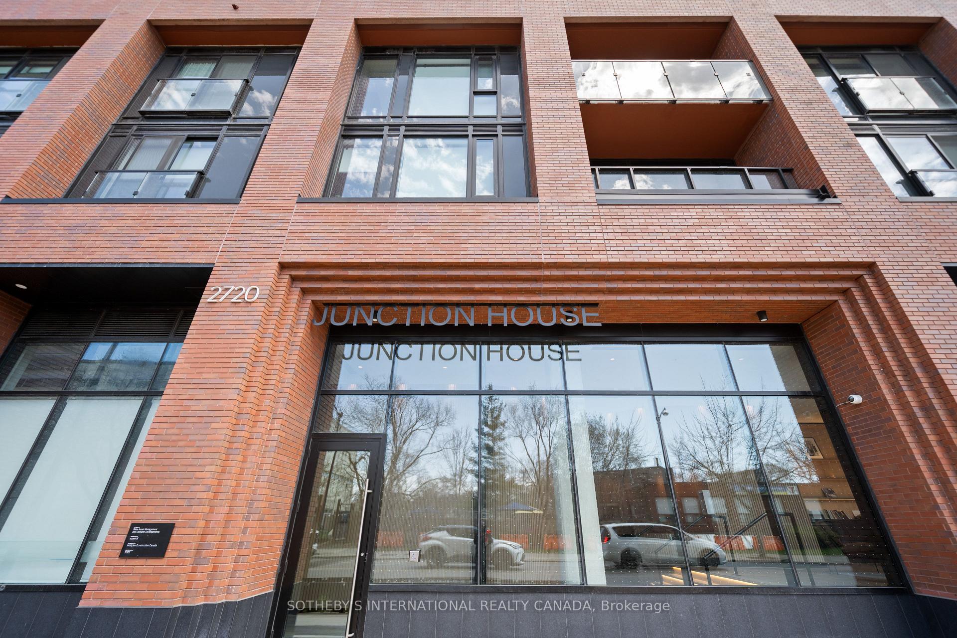 2720 Dundas Street 323