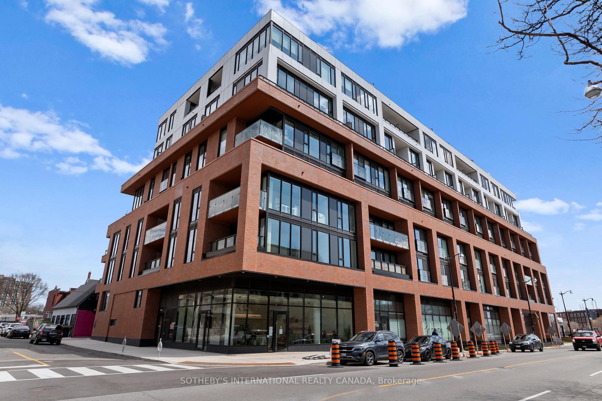 2720 Dundas Street 323
