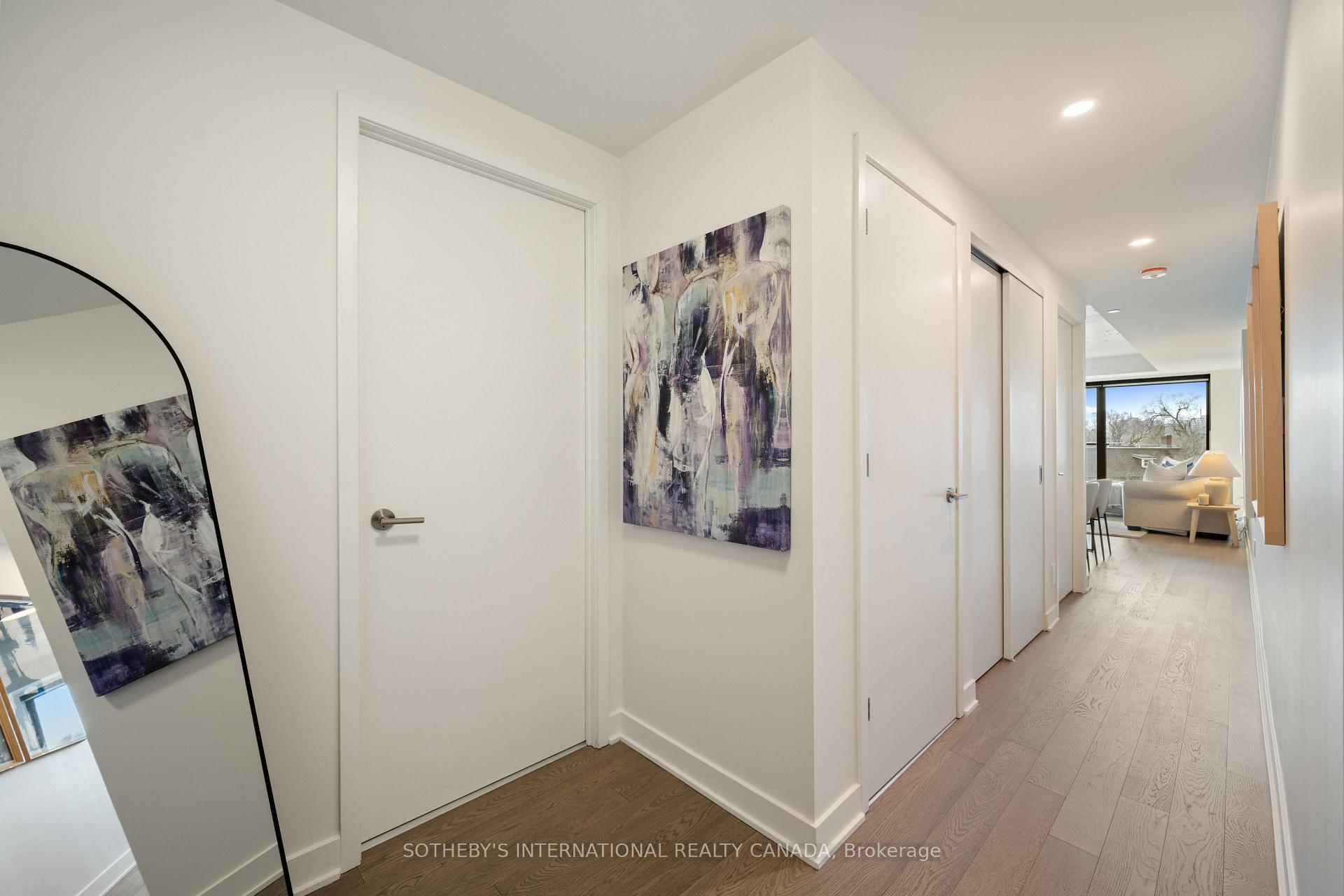 2720 Dundas Street 323