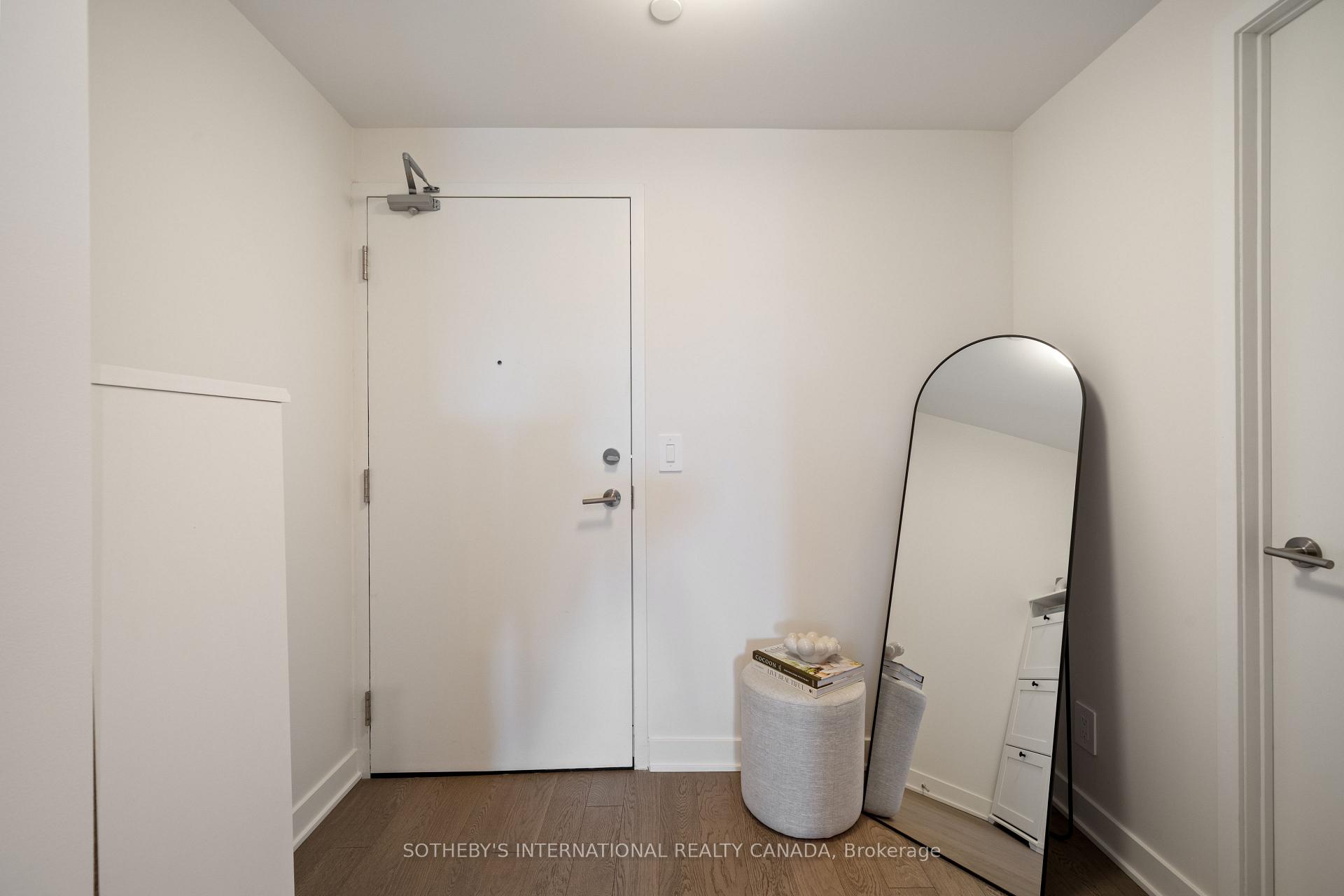 2720 Dundas Street 323