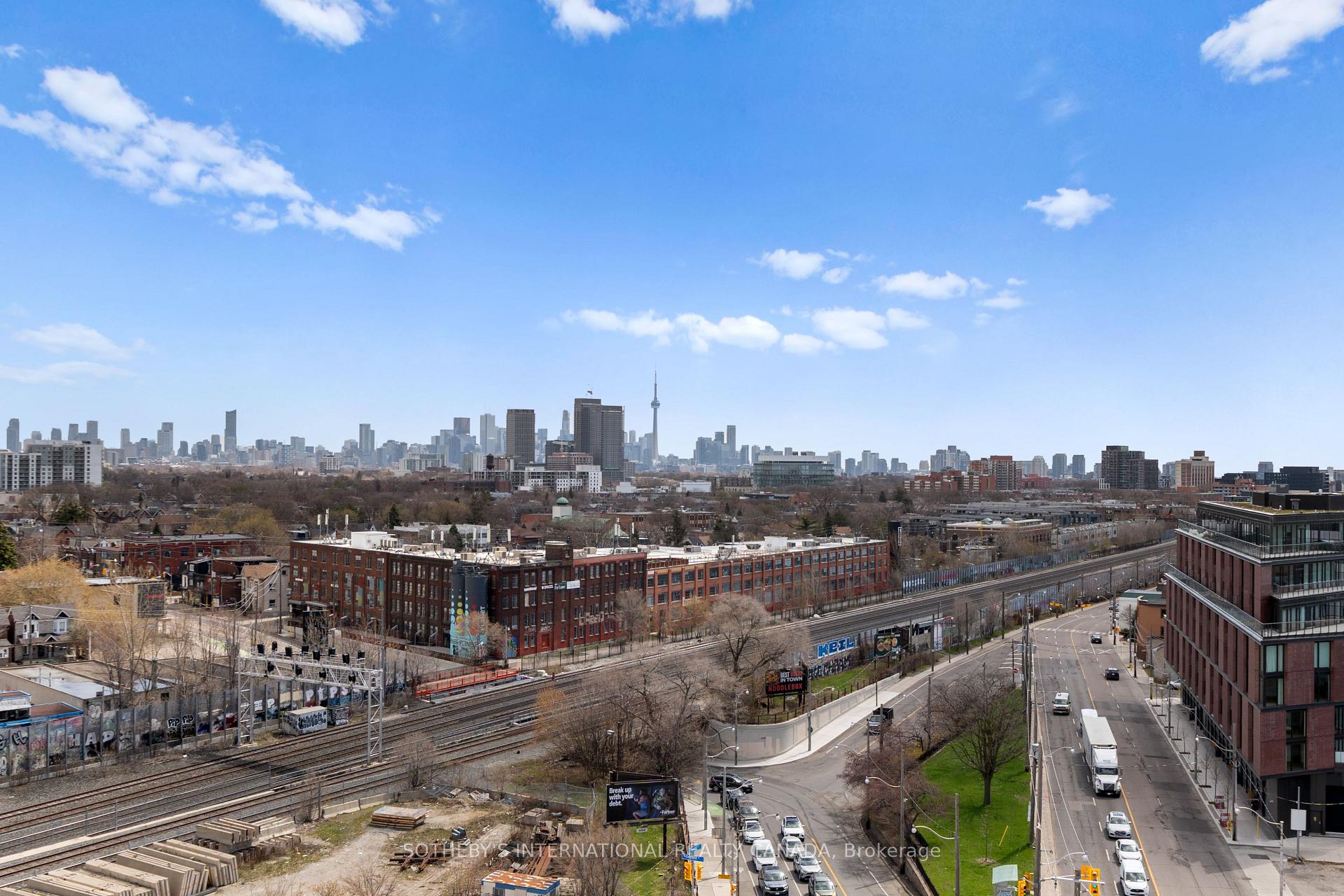 2720 Dundas Street 323