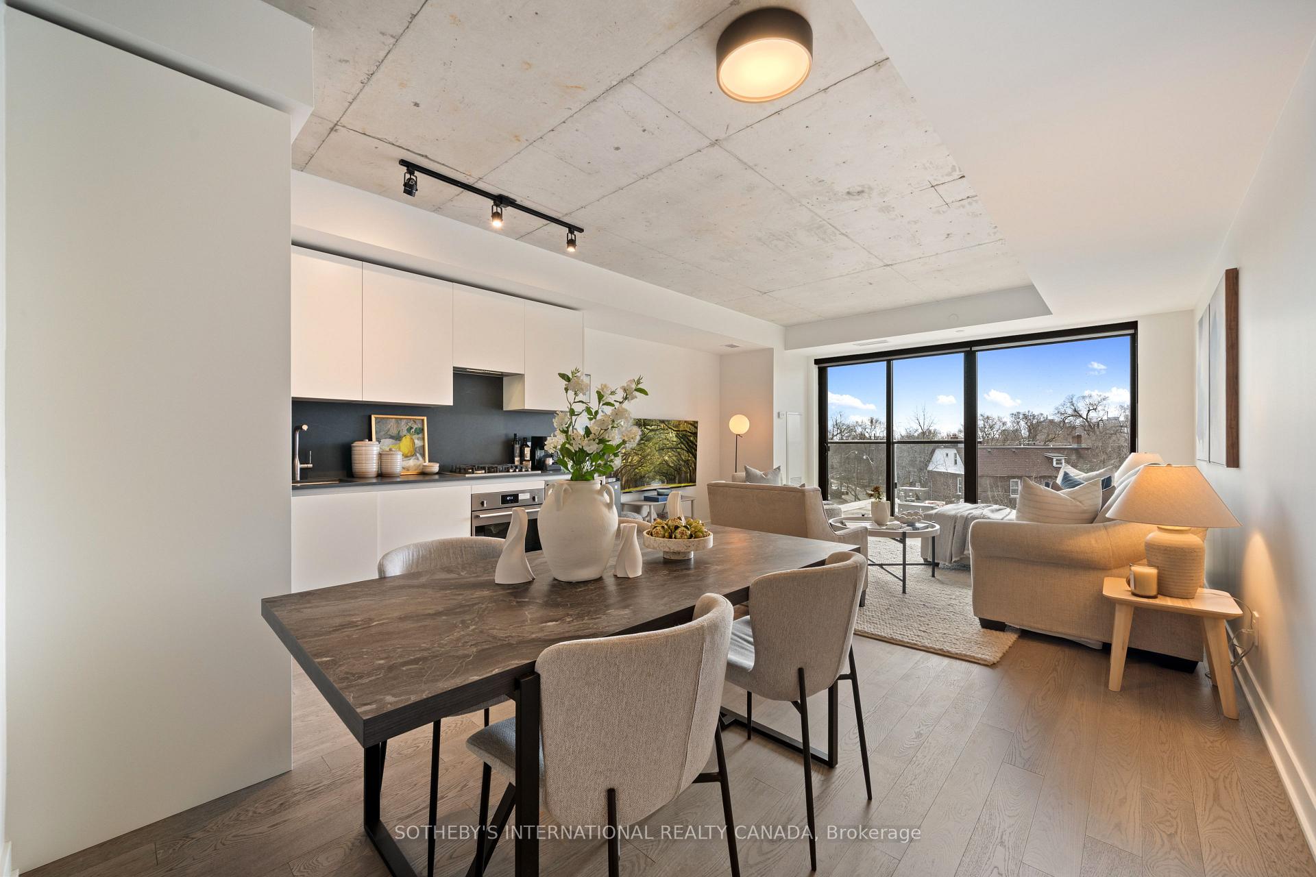 2720 Dundas Street 323