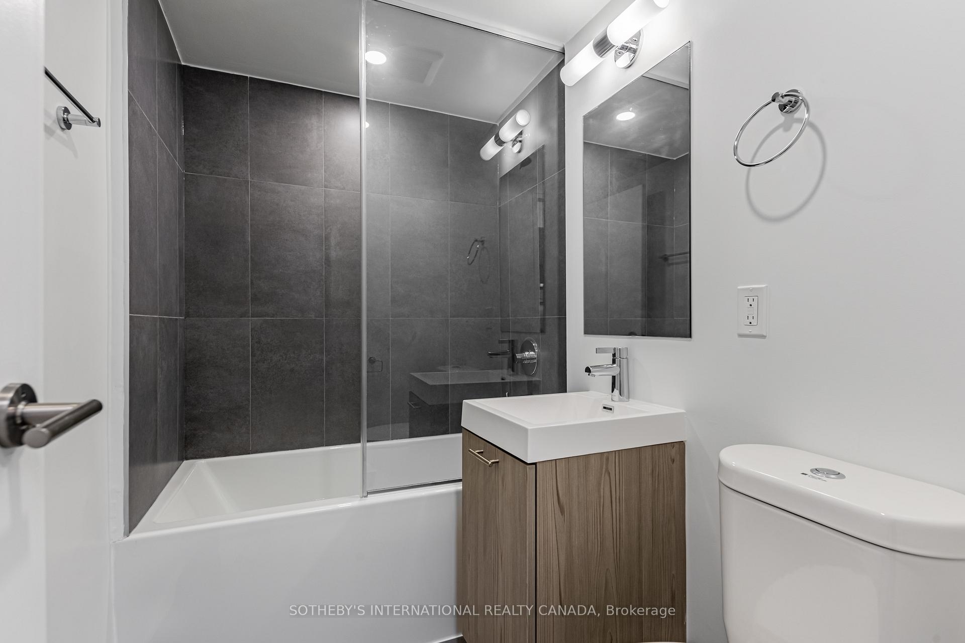 135 Tyndall Avenue N0215