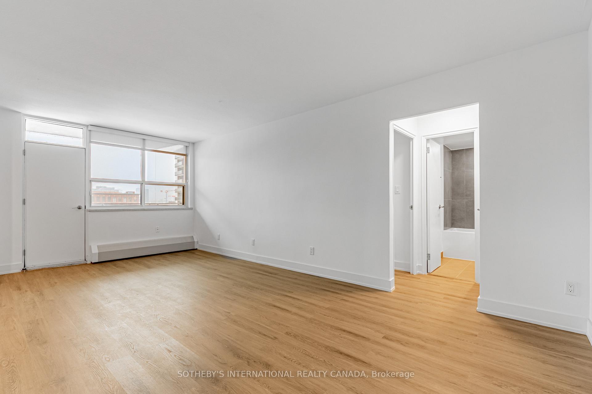 135 Tyndall Avenue N0215