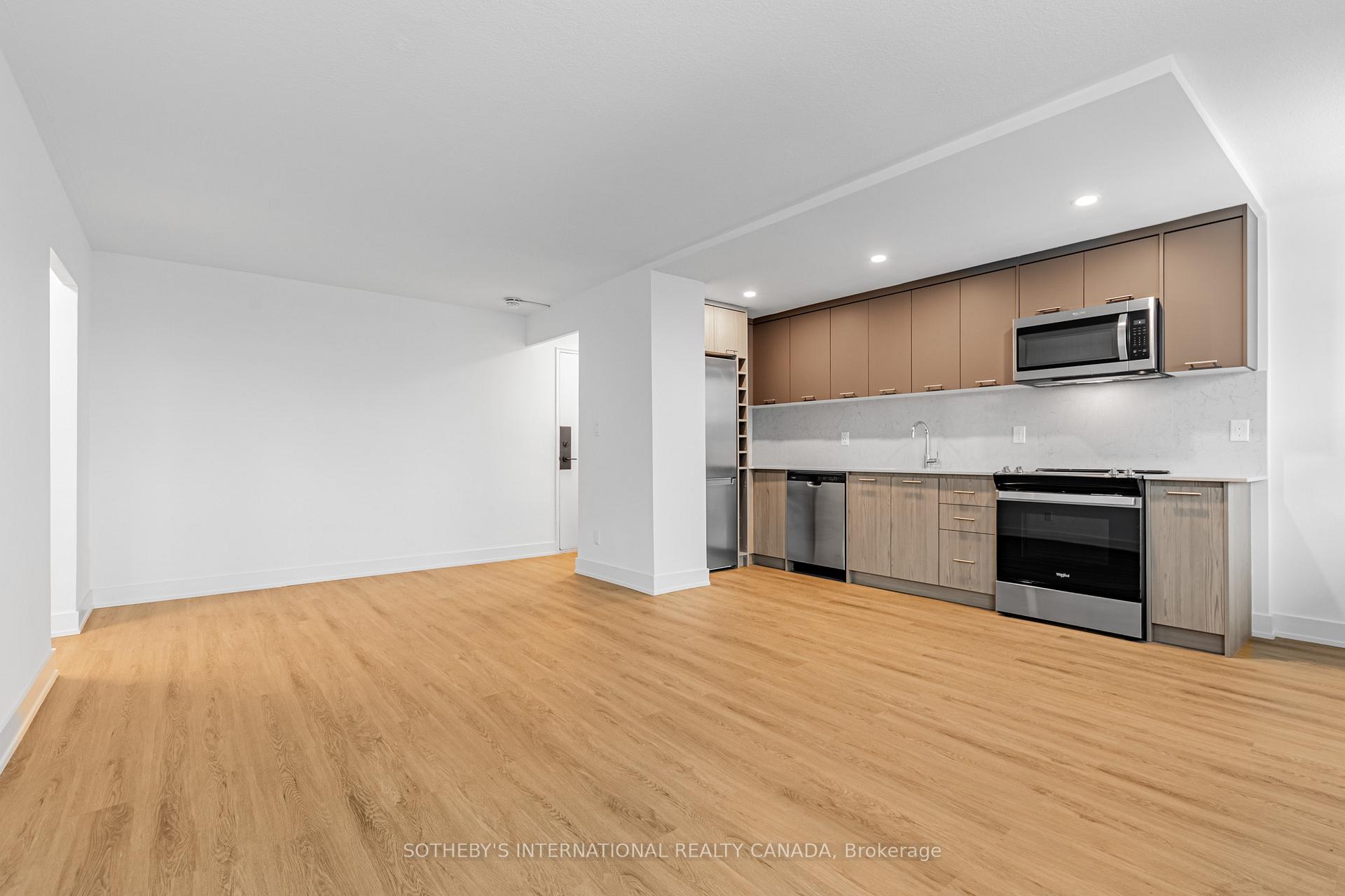 135 Tyndall Avenue N0215