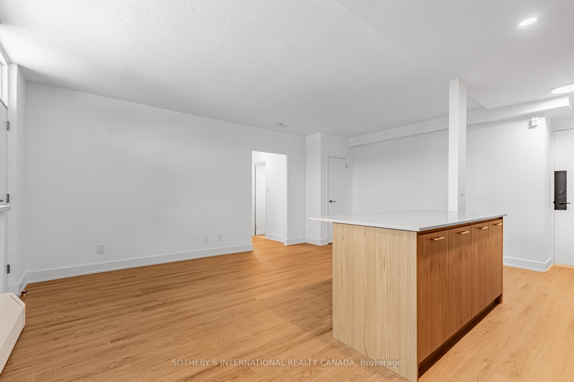 135 Tyndall Avenue N0520