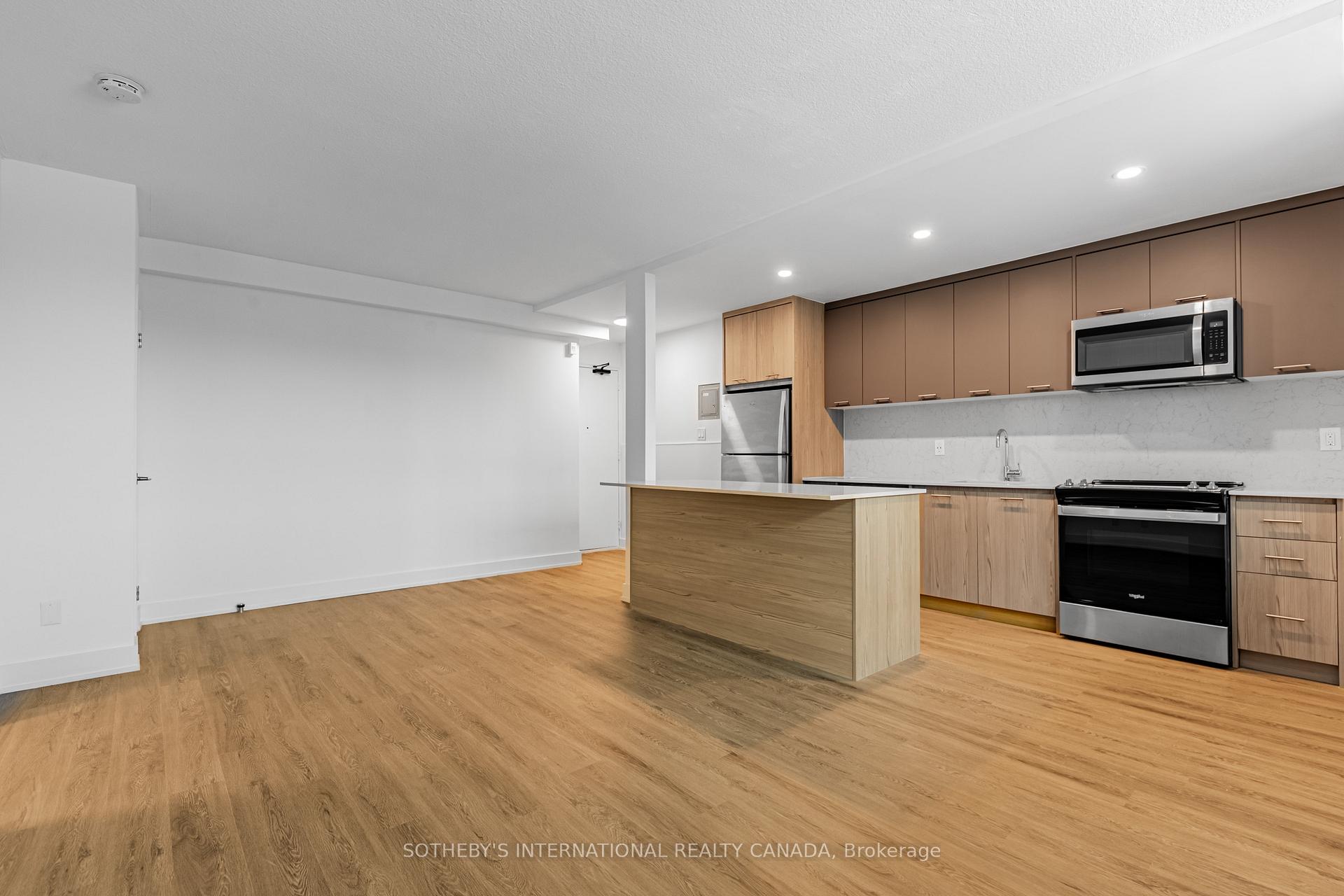 135 Tyndall Avenue N0520