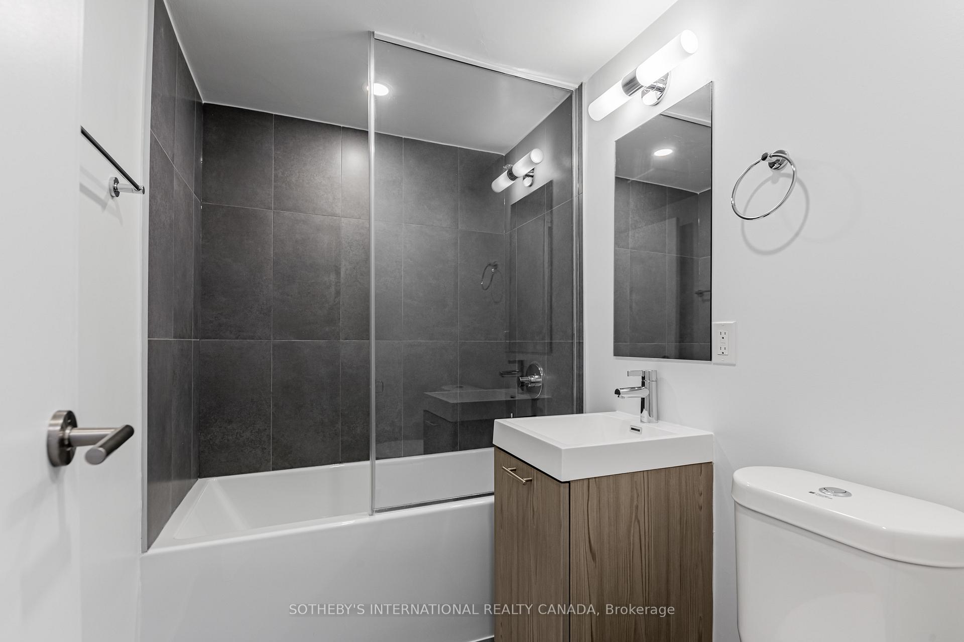 135 Tyndall Avenue N0520