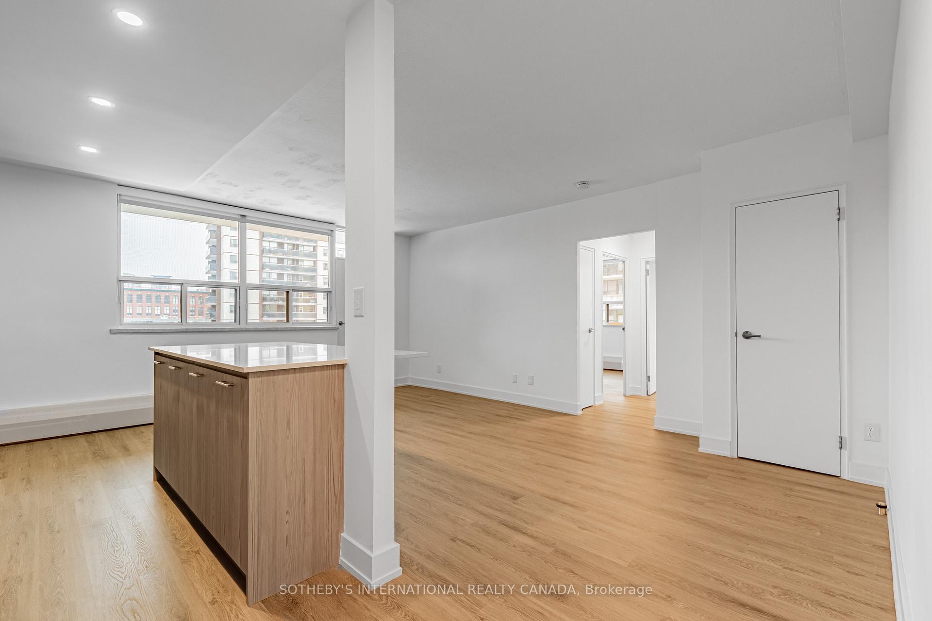 135 Tyndall Avenue N0520