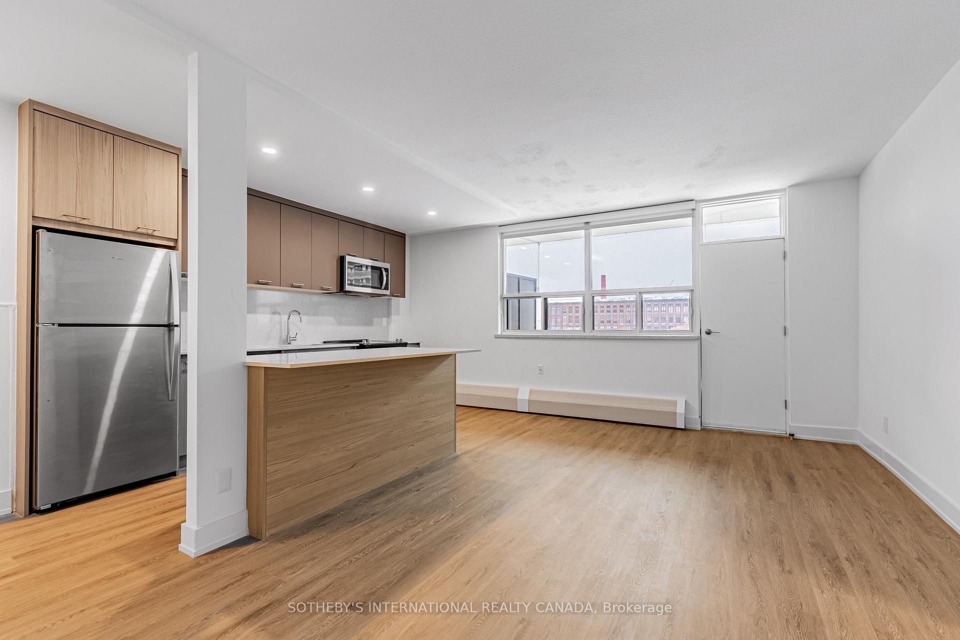135 Tyndall Avenue N0520