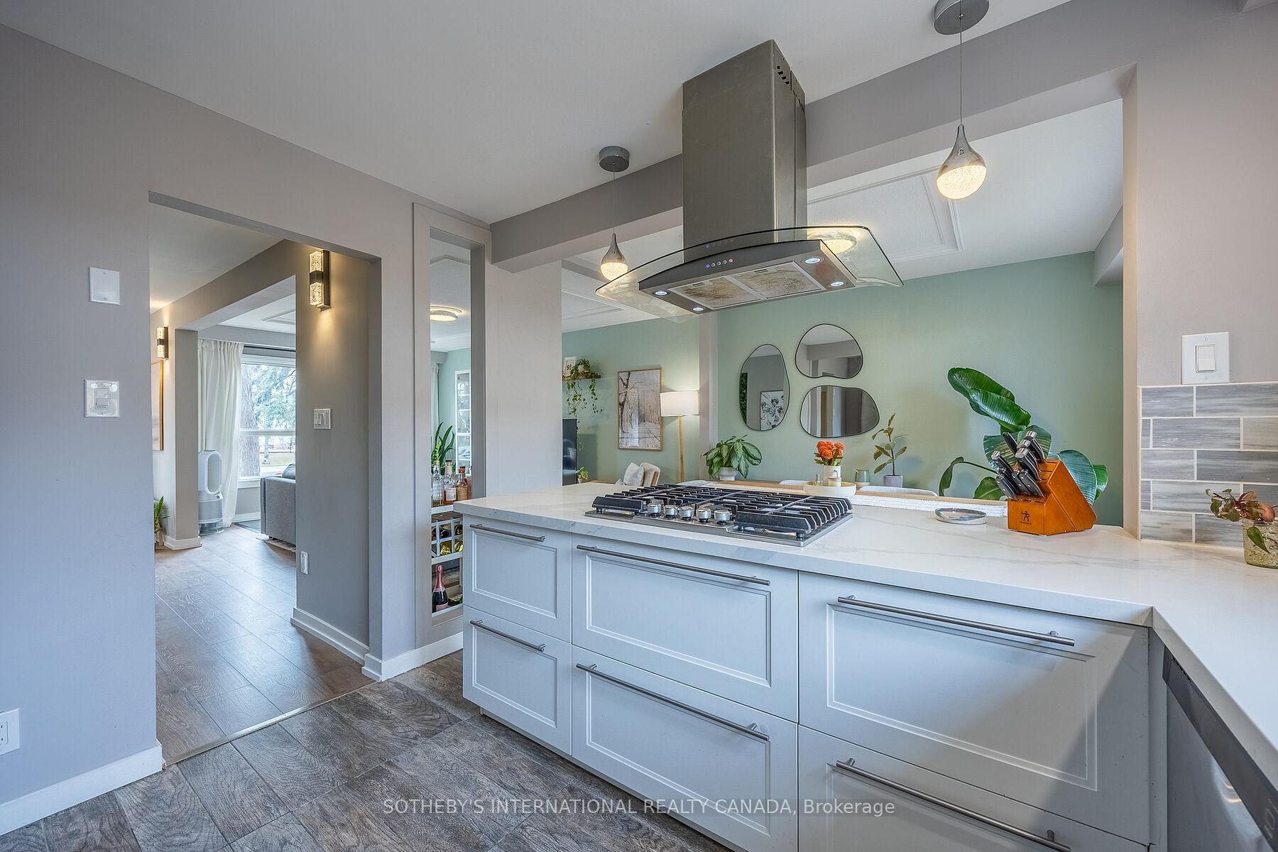 5475 Lakeshore Road 113
