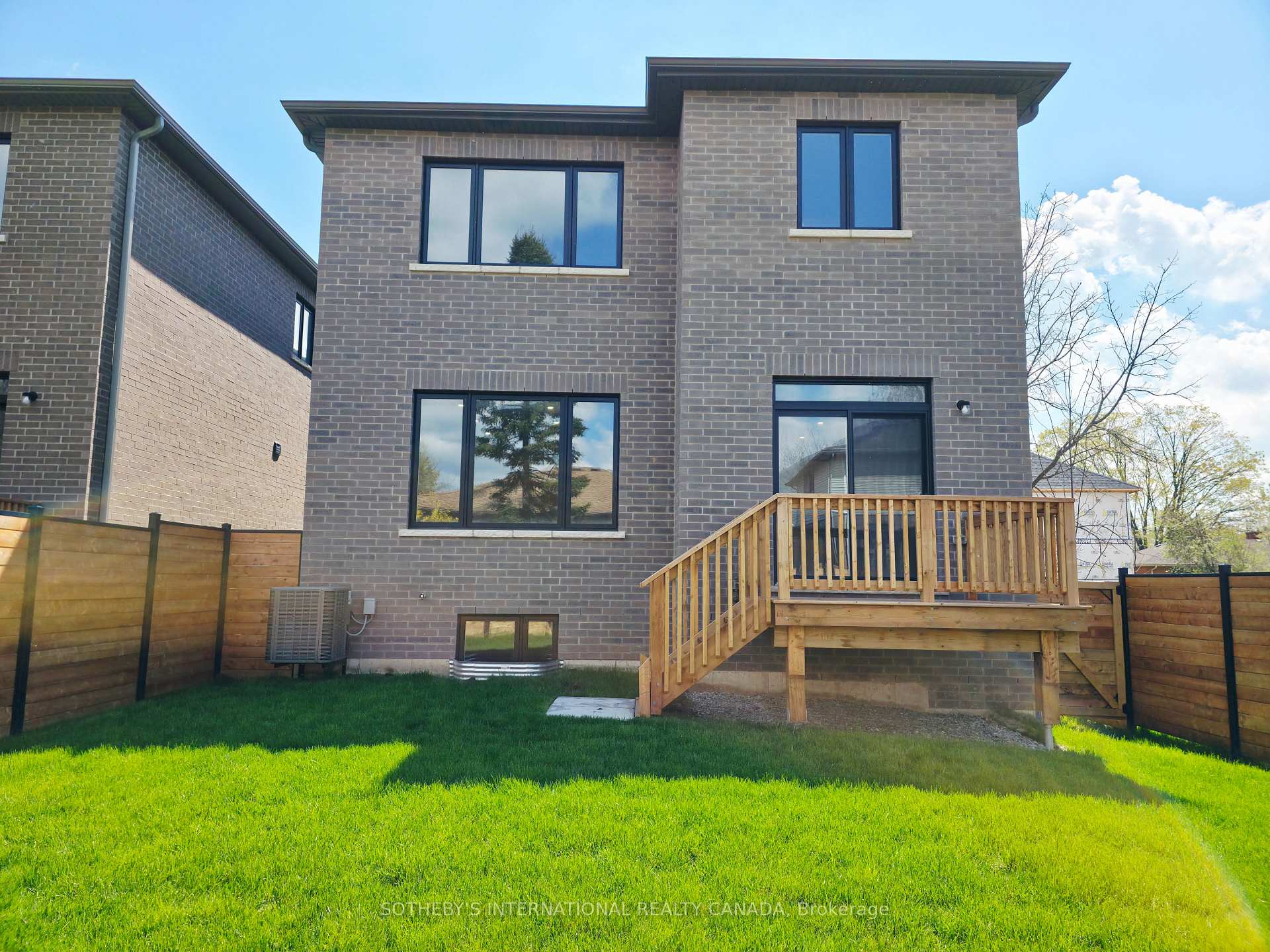 516 Markay Common