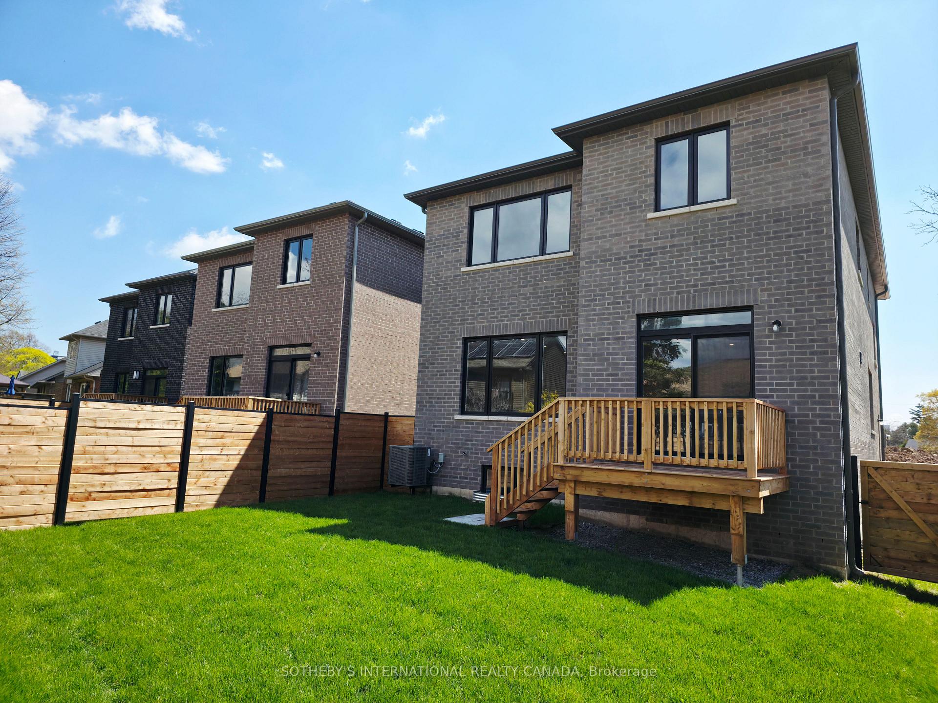 516 Markay Common