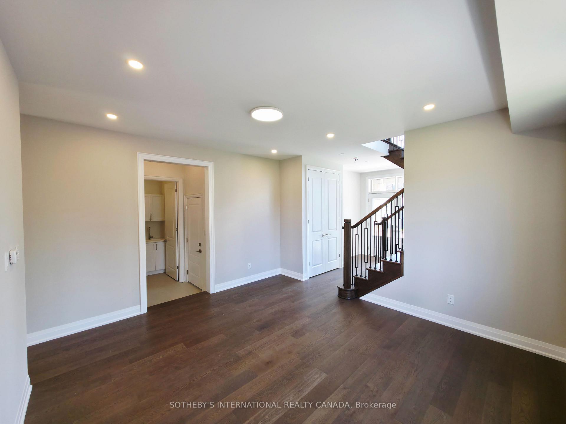 516 Markay Common