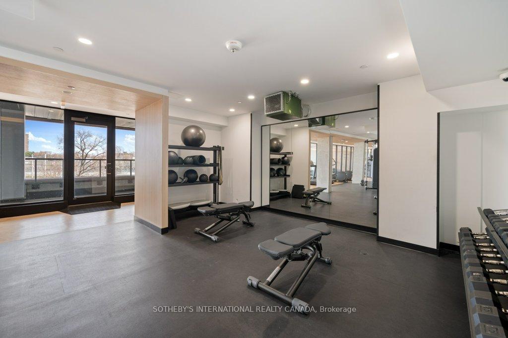 2720 Dundas Street W 323
