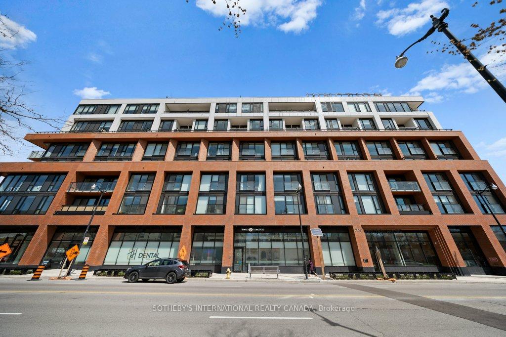2720 Dundas Street W 323