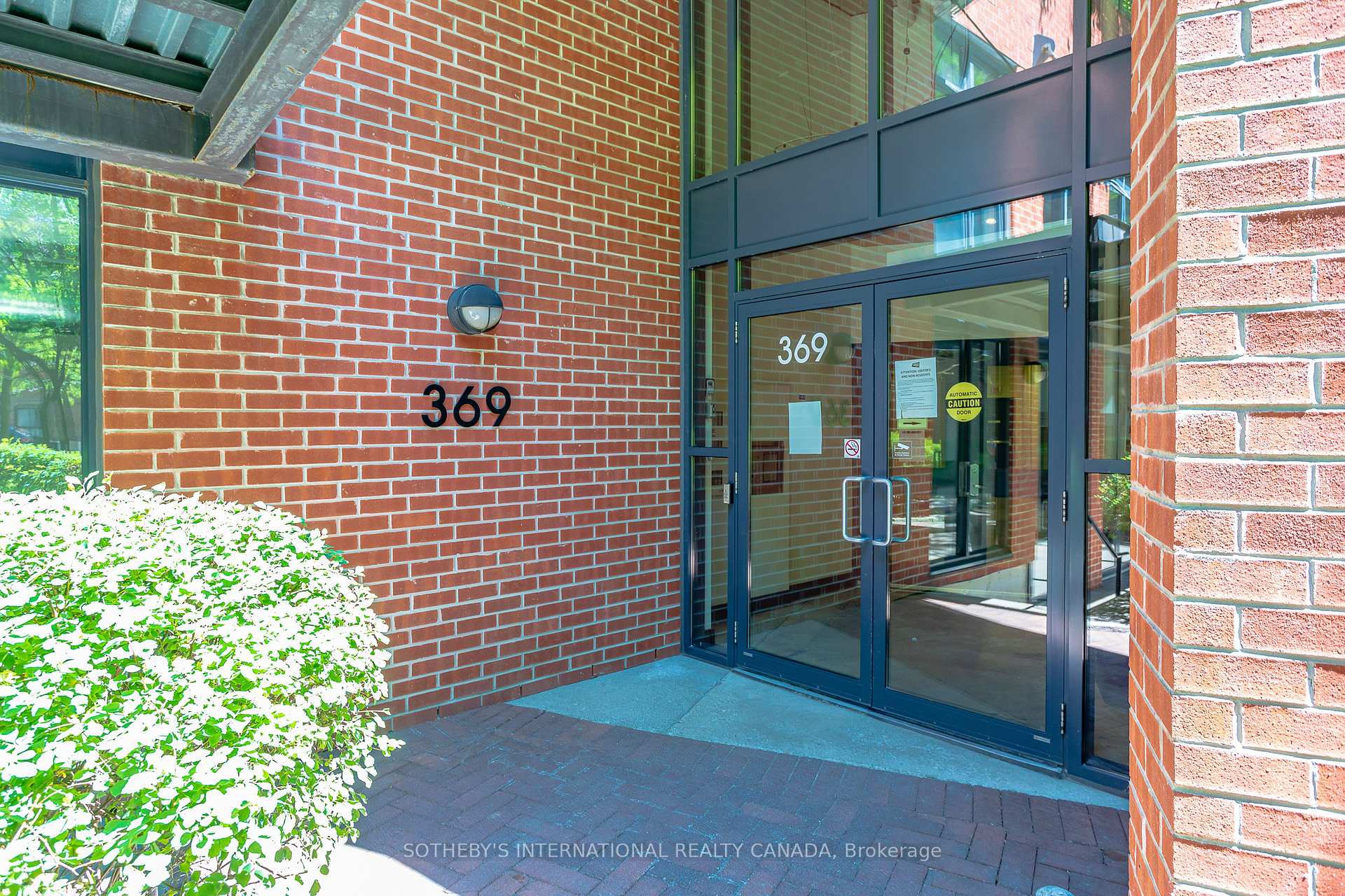 369 Sorauren Avenue 402
