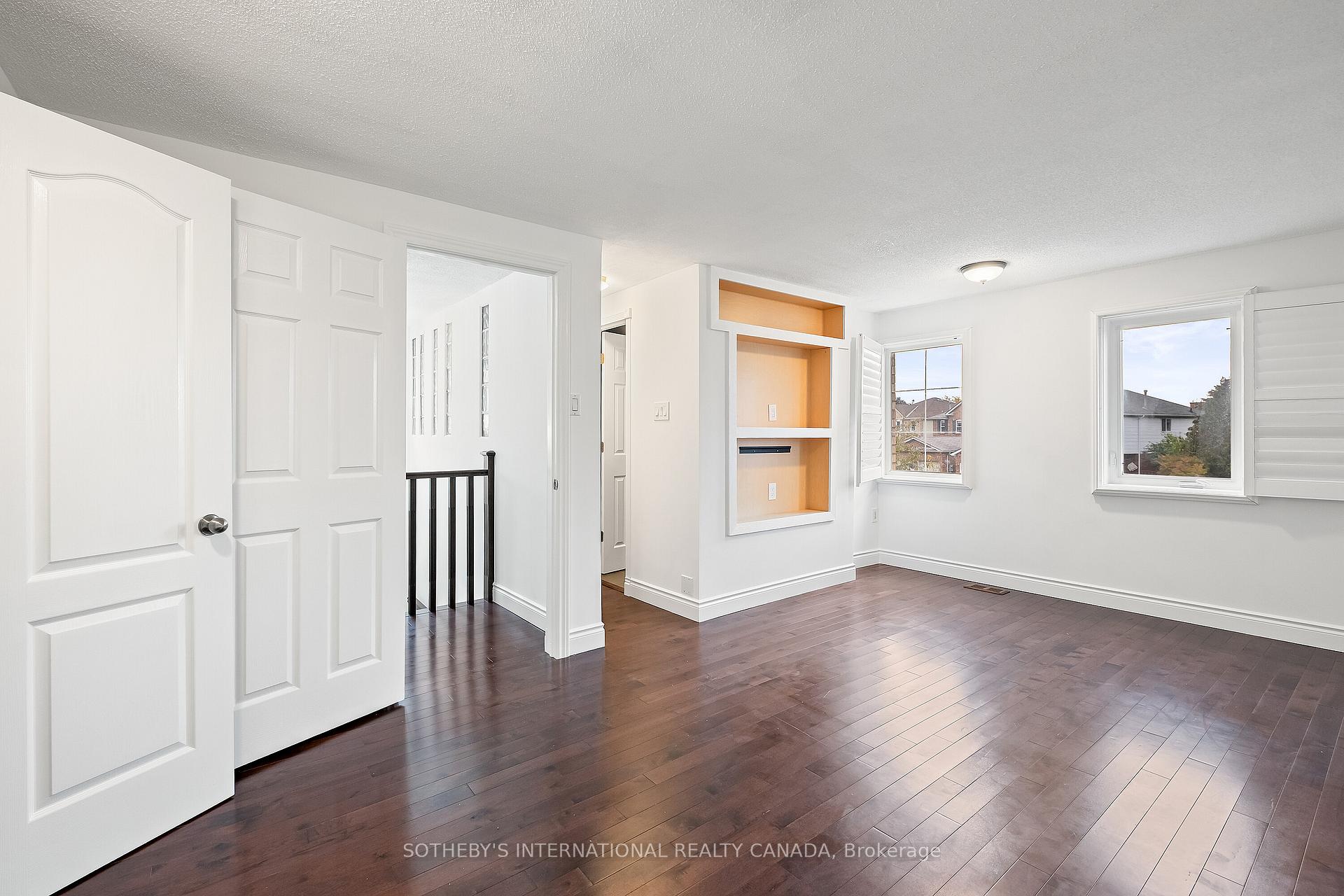 3631 Cherrington Crescent