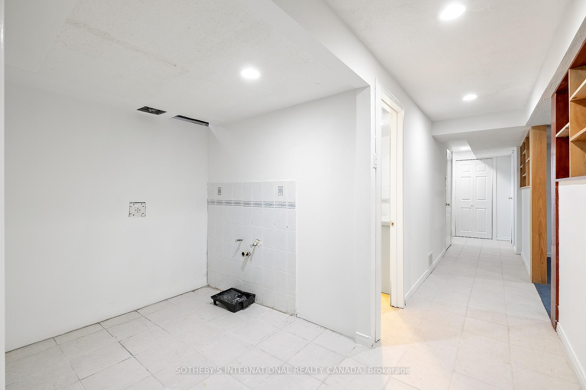 3631 Cherrington Crescent