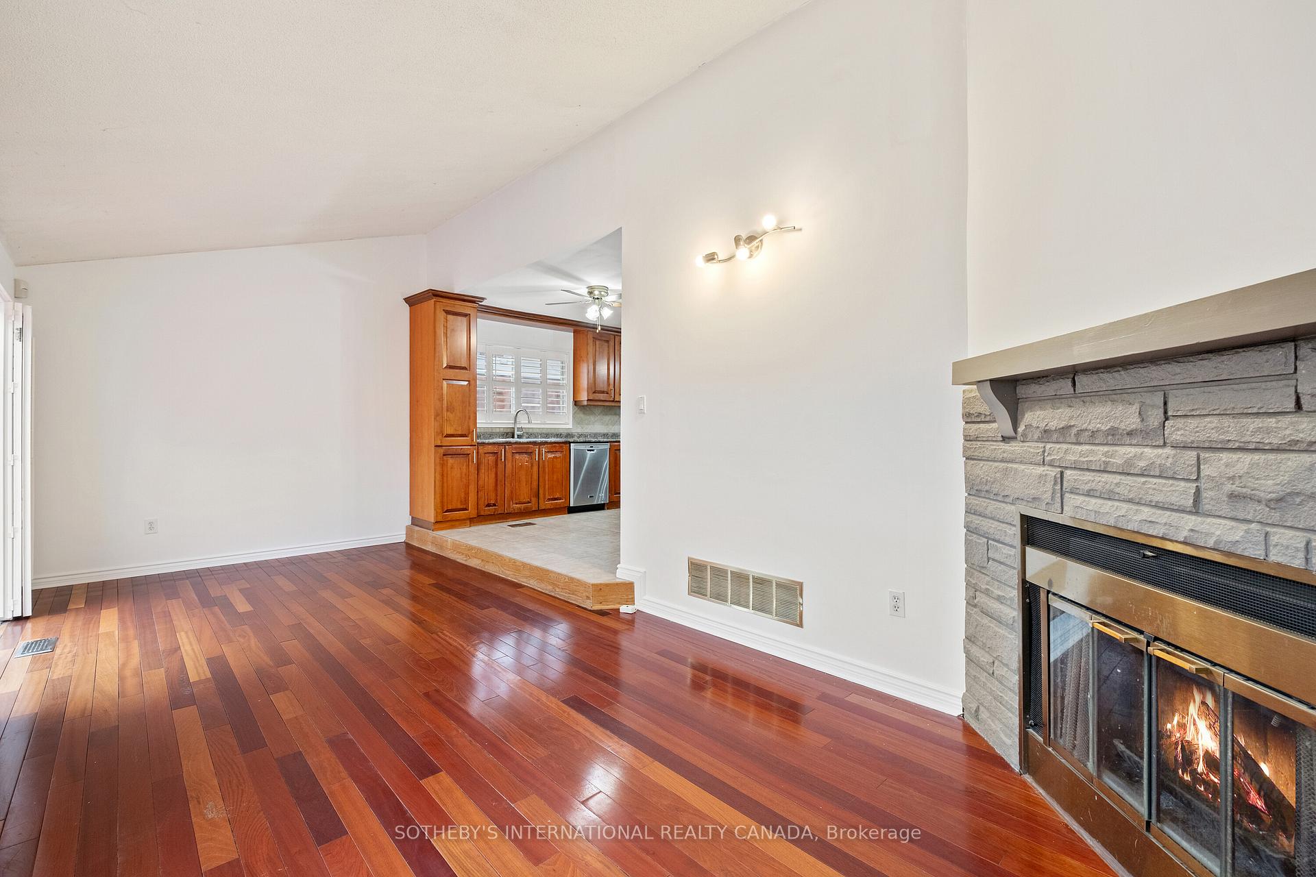 3631 Cherrington Crescent