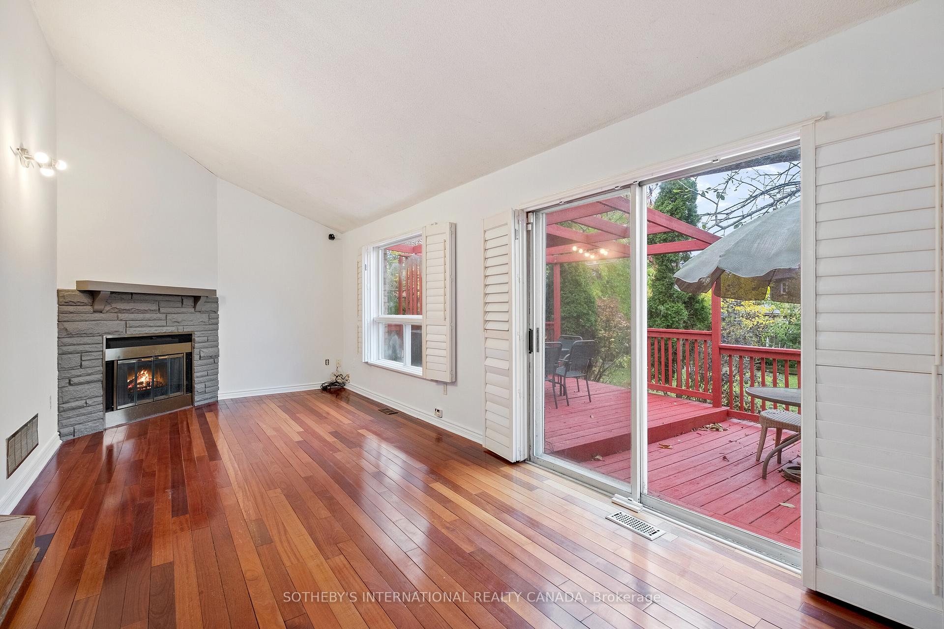 3631 Cherrington Crescent