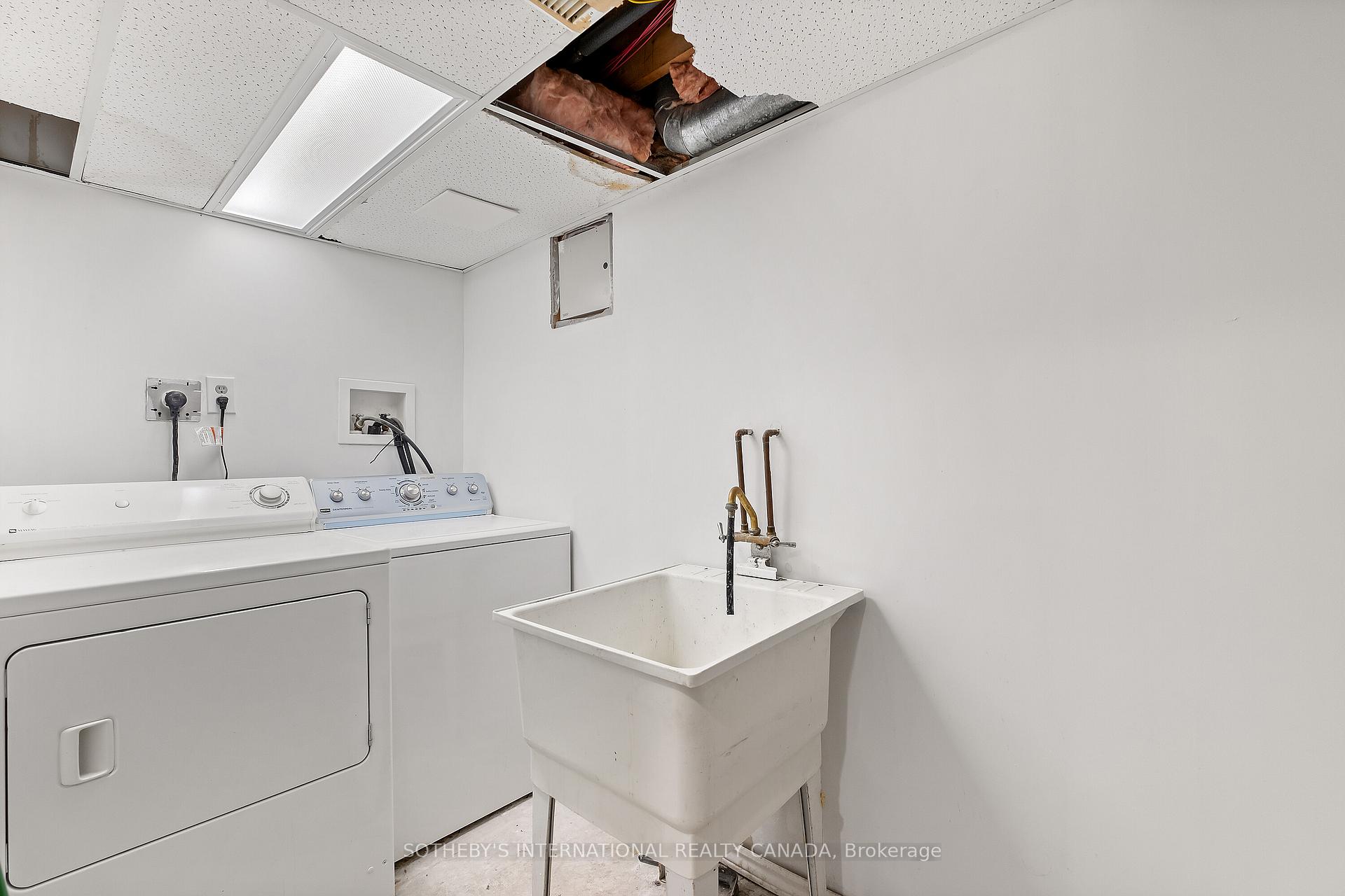 3631 Cherrington Crescent
