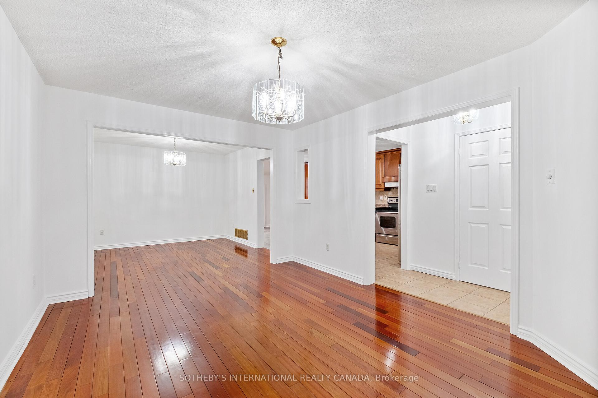 3631 Cherrington Crescent
