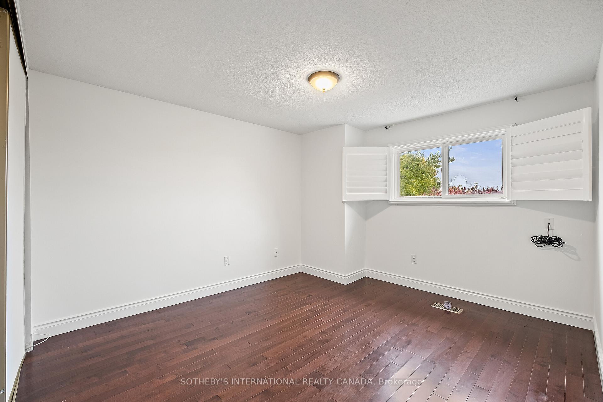 3631 Cherrington Crescent