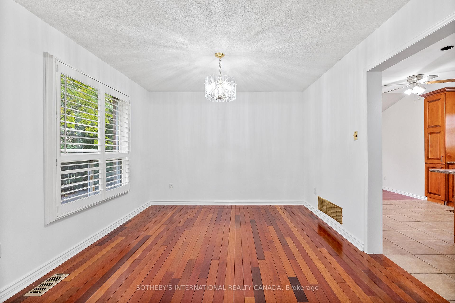 3631 Cherrington Crescent