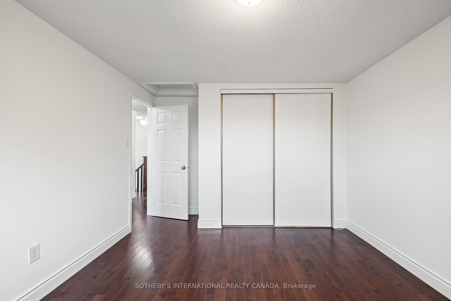 3631 Cherrington Crescent