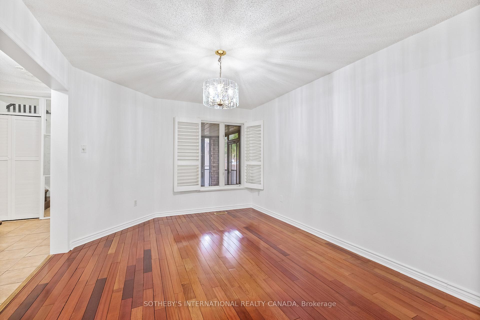 3631 Cherrington Crescent