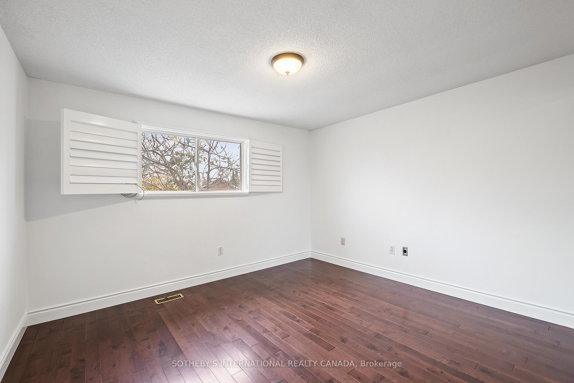 3631 Cherrington Crescent