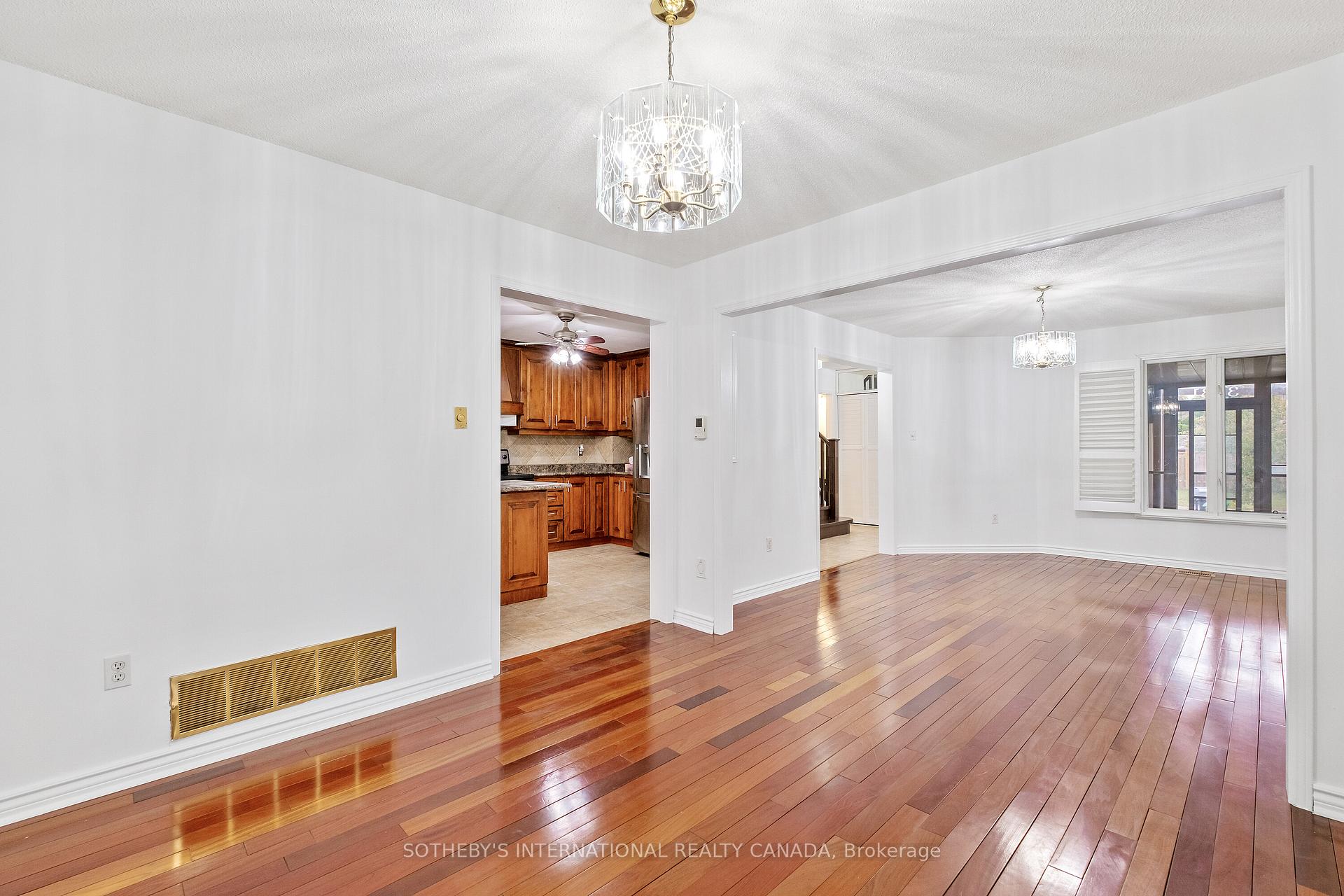 3631 Cherrington Crescent