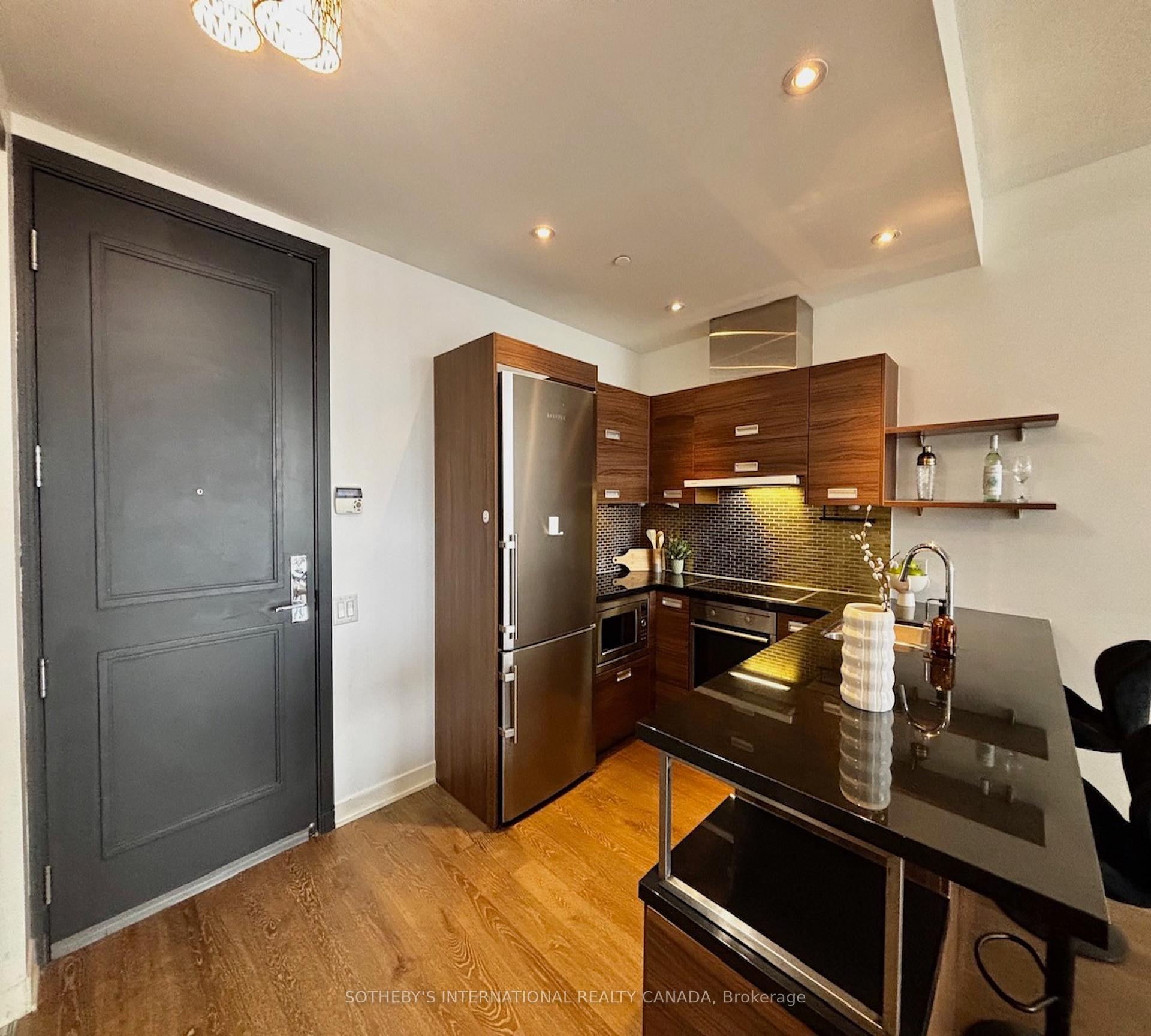 90 Park Lawn Road 809