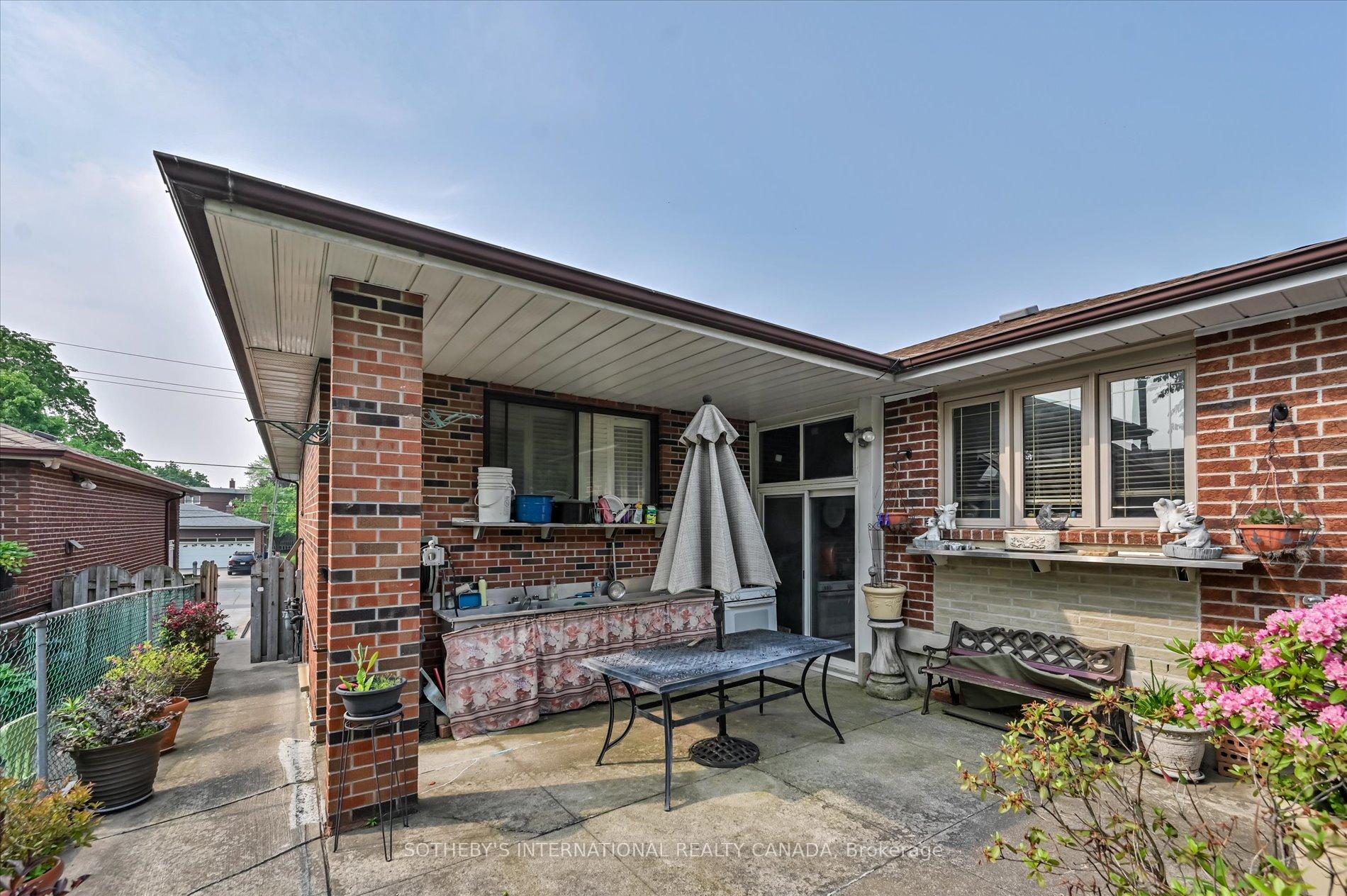 502 Queens Drive