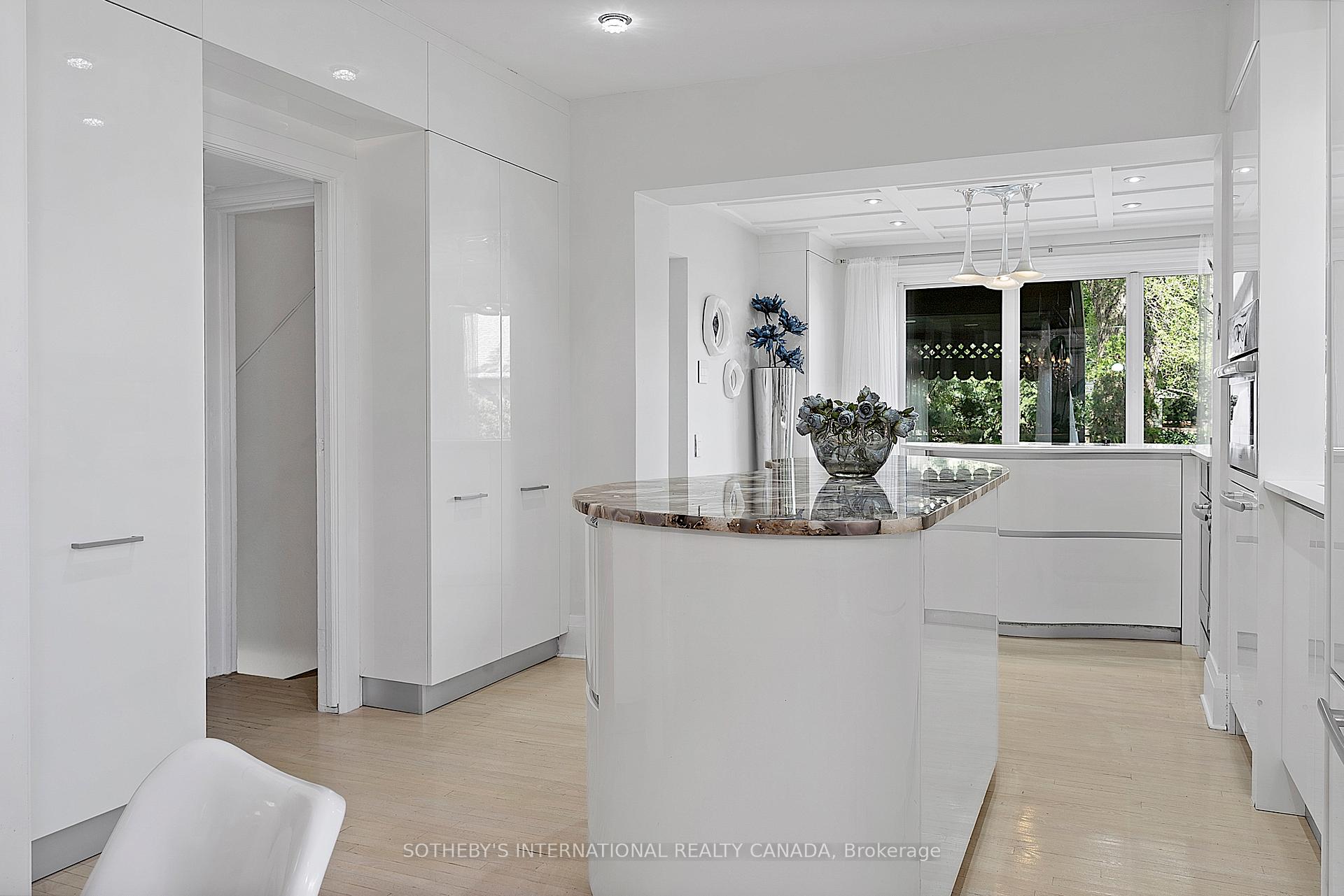 4009 Bloor Street W