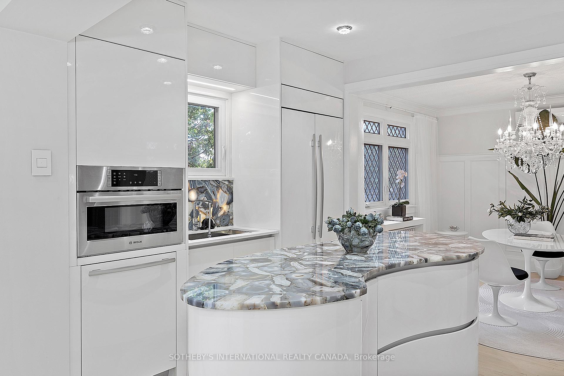 4009 Bloor Street W
