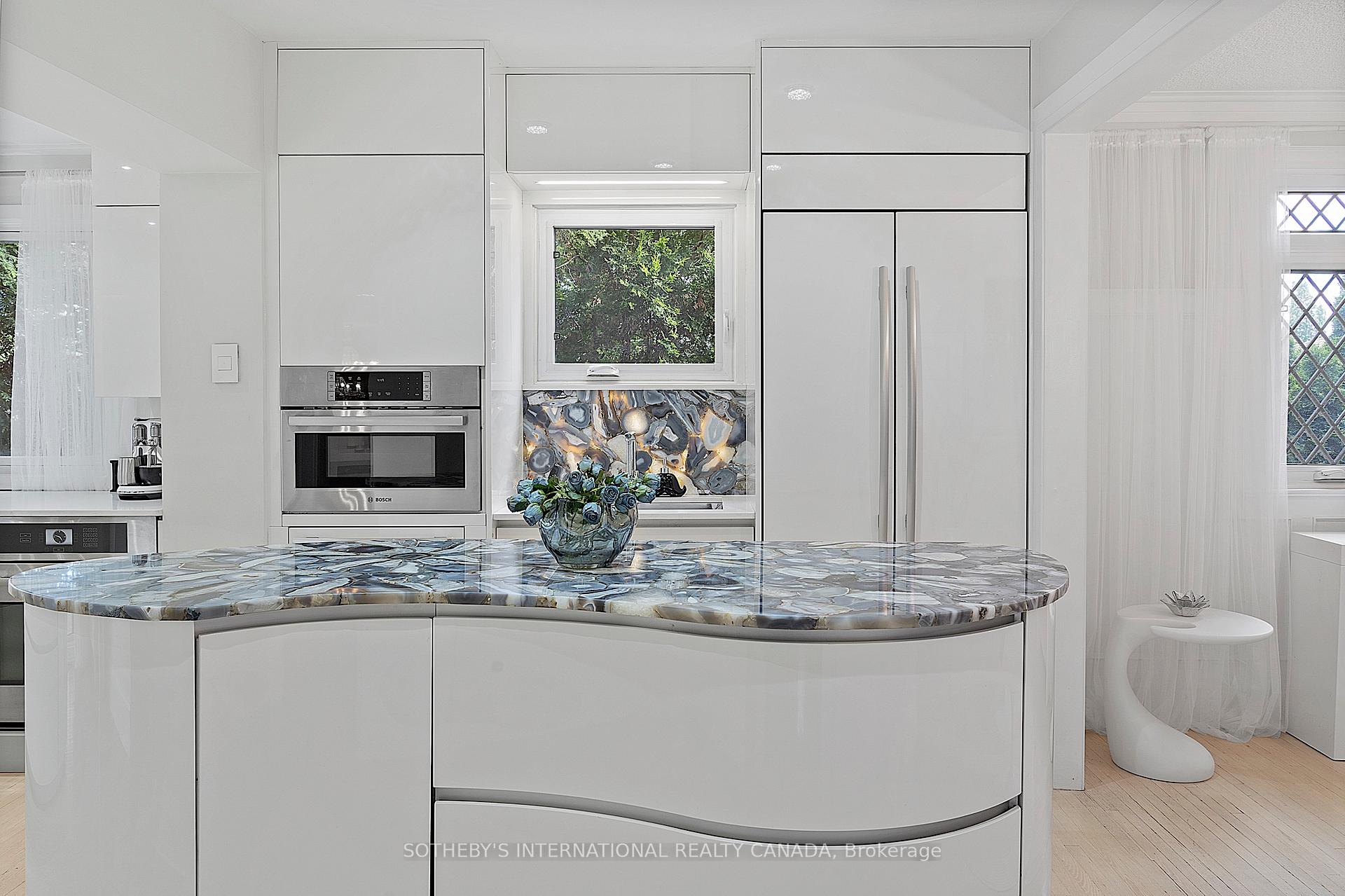 4009 Bloor Street W