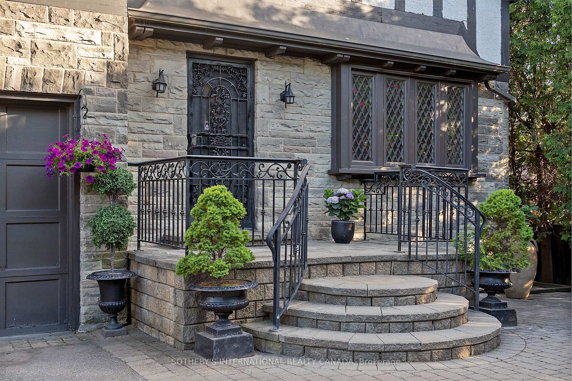 4009 Bloor Street W