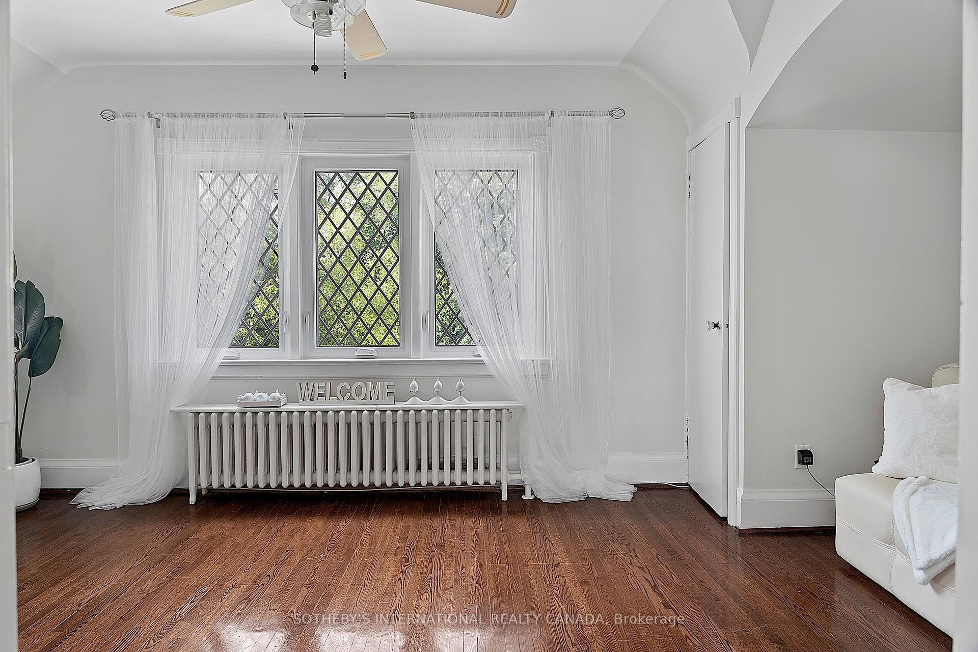 4009 Bloor Street W