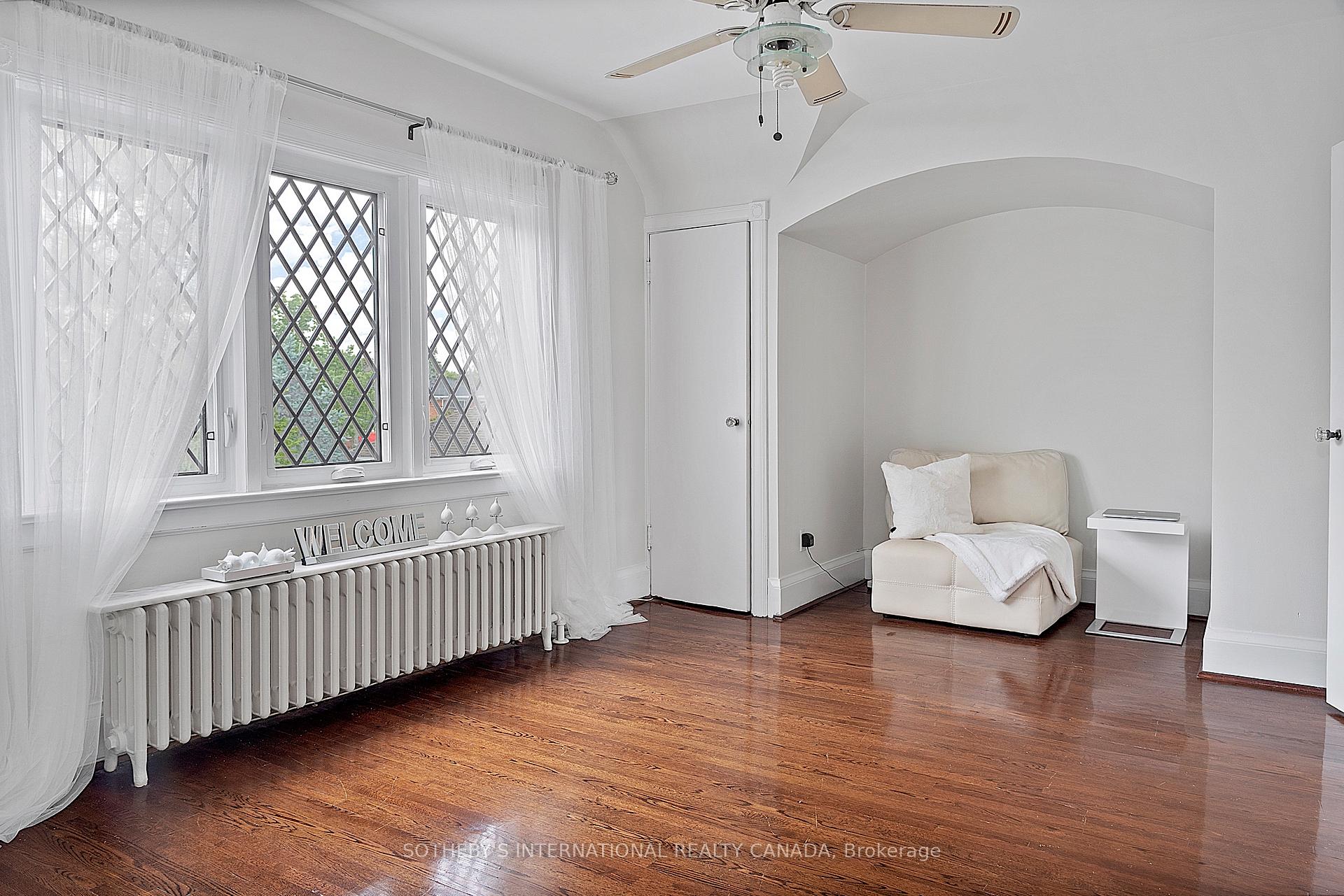 4009 Bloor Street W