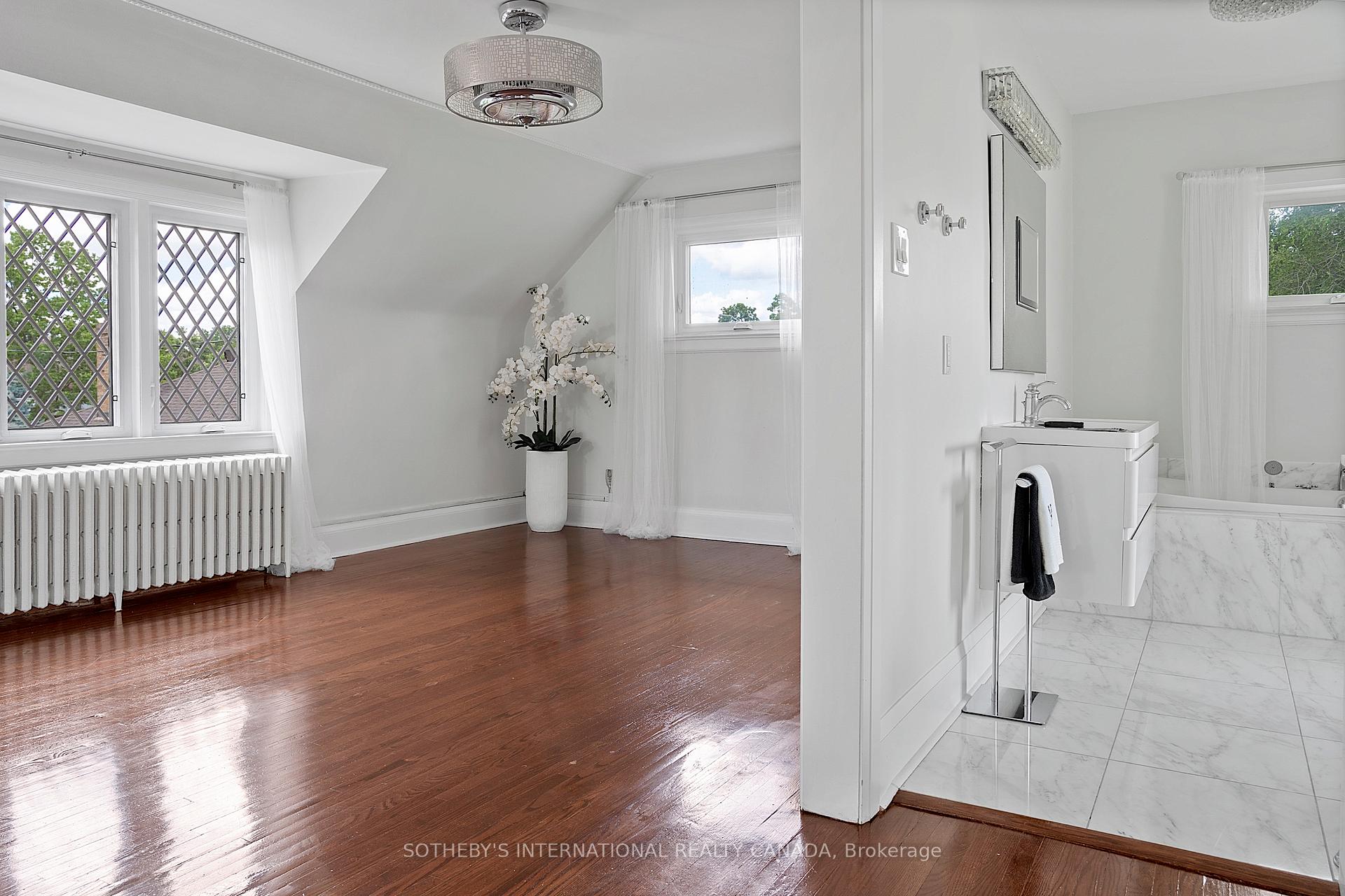 4009 Bloor Street W