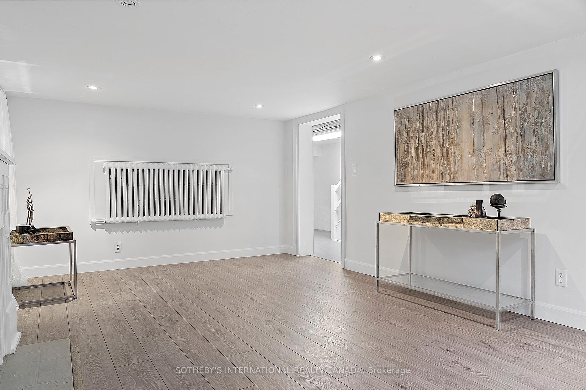 4009 Bloor Street W